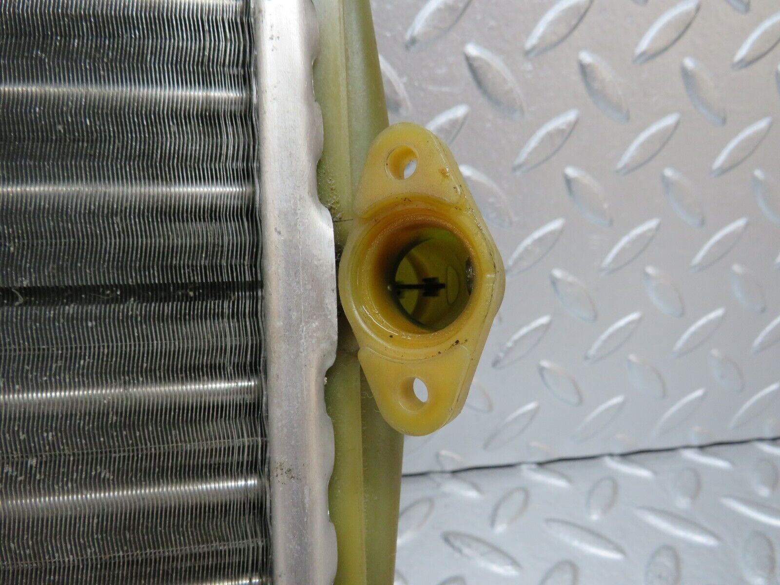 31434 Mercedes-Benz S124 220TE Wagon Heater Radiator Behr 90.565.00.047