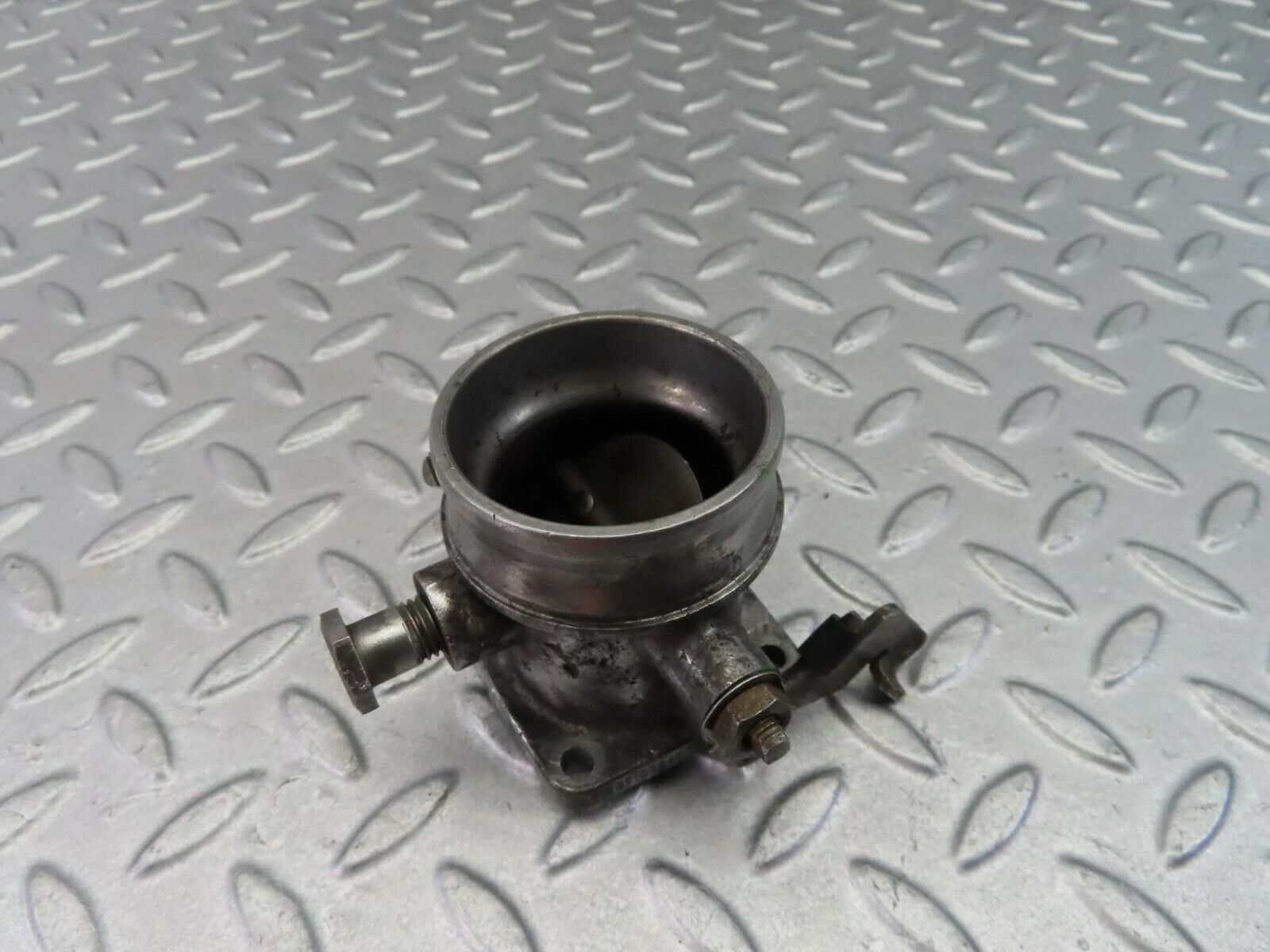 7970 Mercedes-Benz W115 220D Throttle Body 6150710206