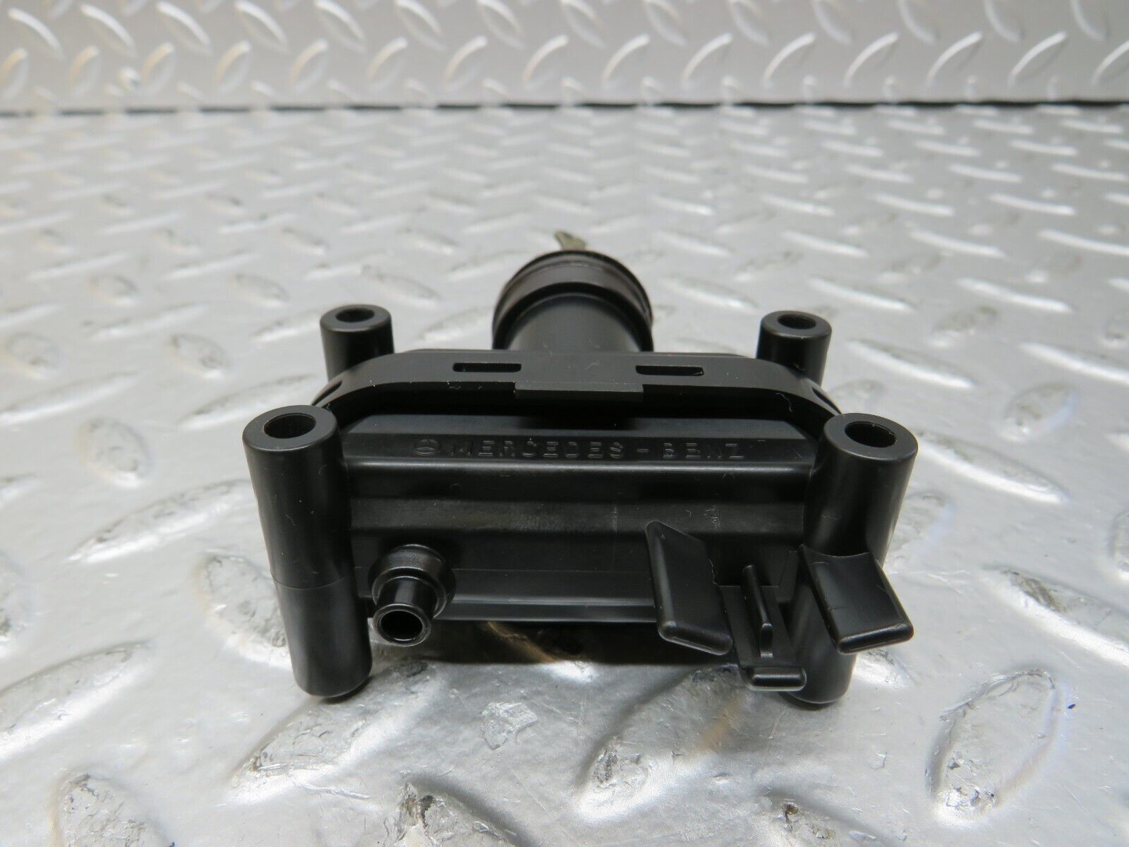 25922 Mercedes-Benz W124 280E Door Lock Vacuum Actuator