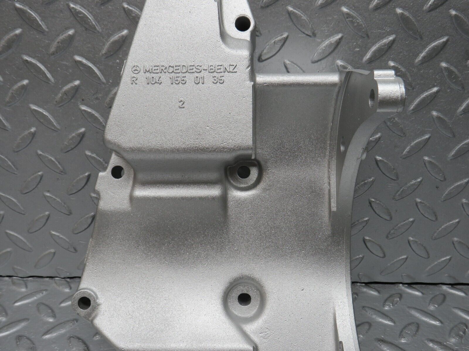 38134 Mercedes-Benz A124 320E Cabriolet Alternator Generator Bracket 1041550135