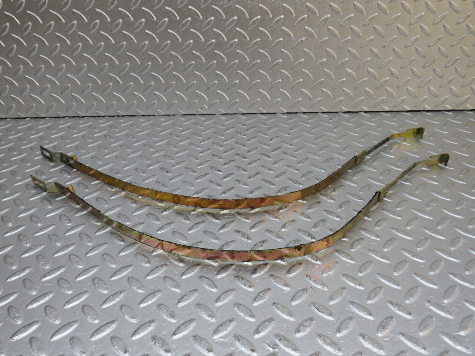 0449 Mercedes-Benz W123 230E Heater Box Holder Strap