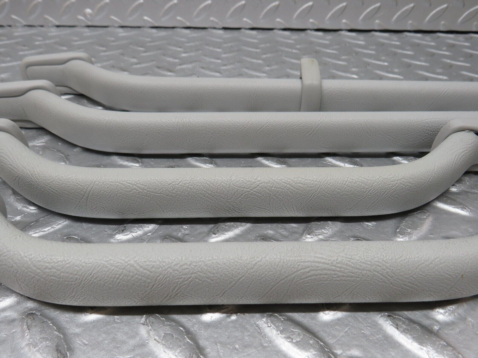 36061 Mercedes-Benz W126 420SE Interior Roof Grab Handle Set Grey