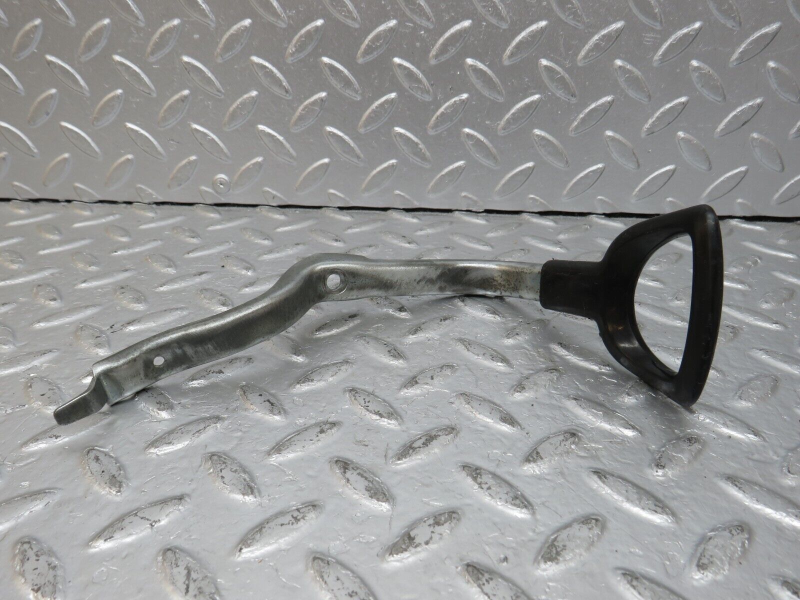 33886 Mercedes-Benz C123 230CE Coupe Front Right Seat Side Height Adjust Handle