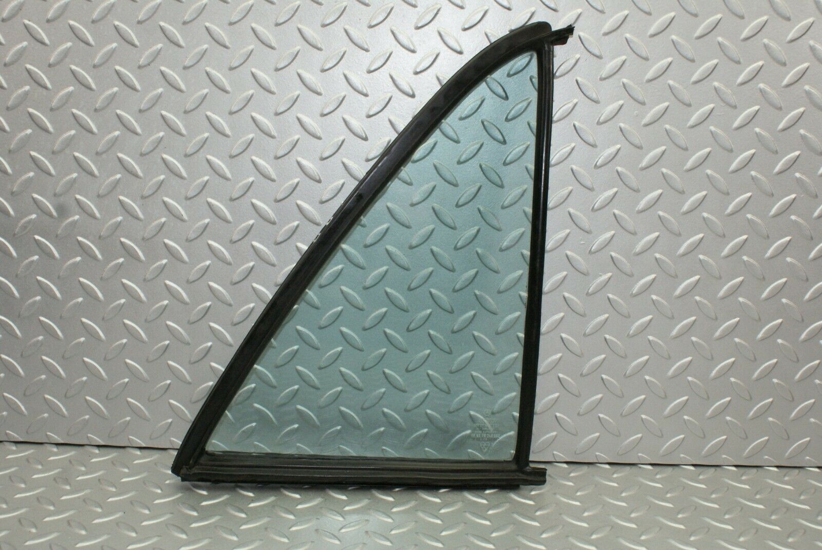 2661 Mercedes-Benz W116 350SE Rear Right Quarter Glass