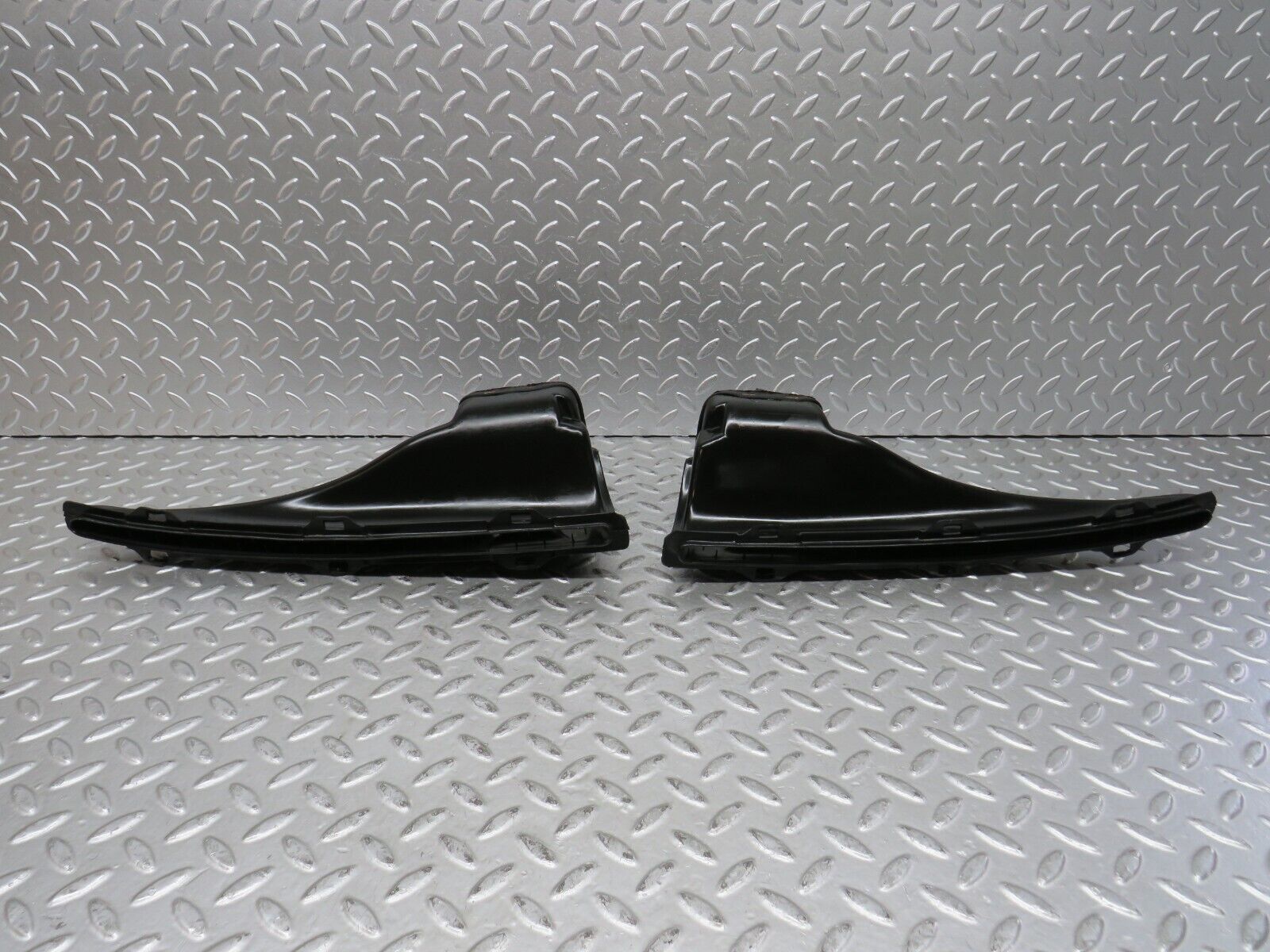 28594 Mercedes-Benz W123 230E Air Duct Vent Left And Right