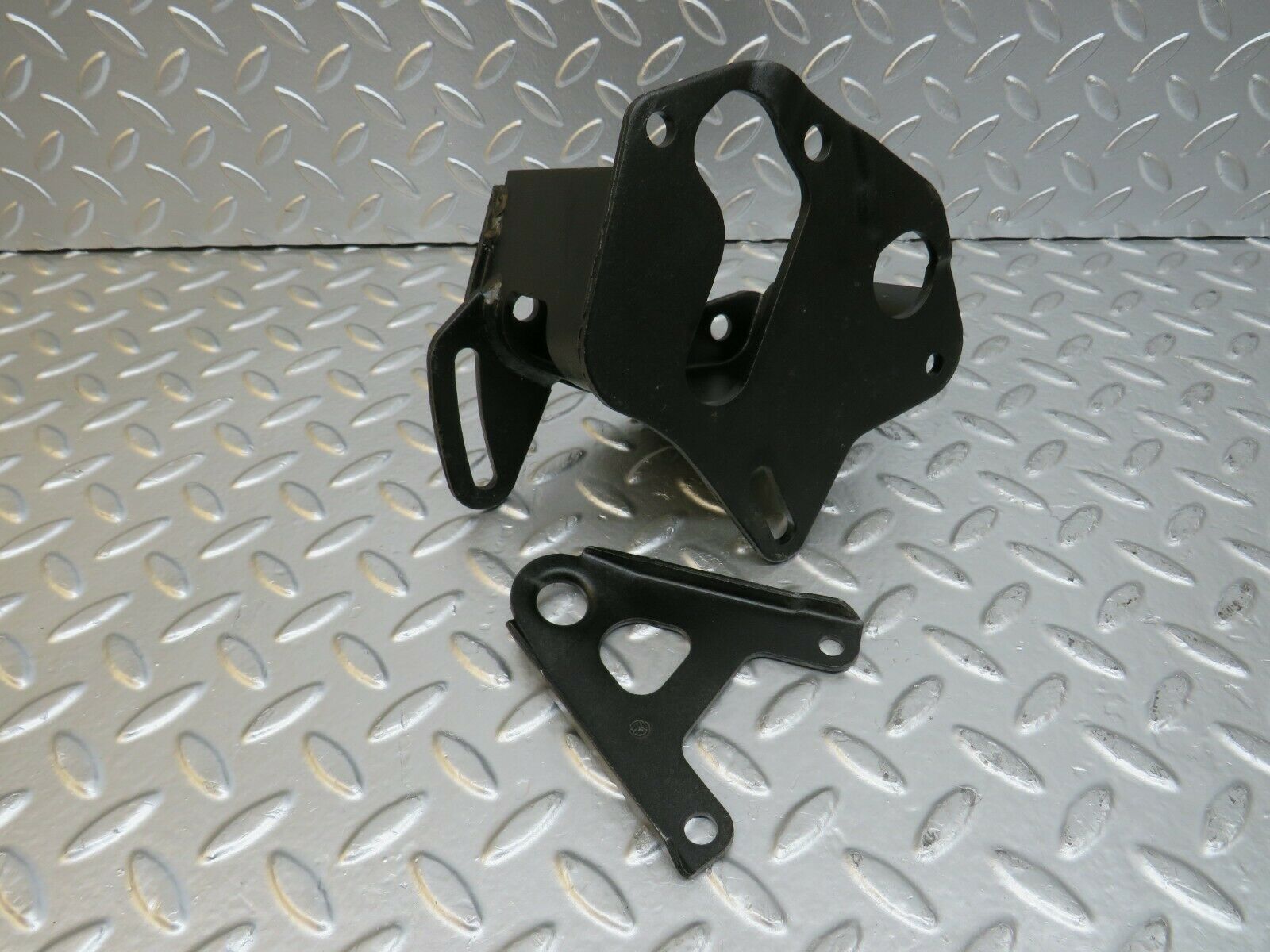 24581 Mercedes-Benz W108 Power Steering Pump Bracket