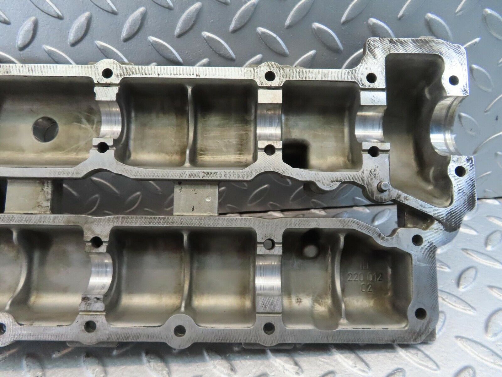 11264 Mercedes-Benz W221 S320 Cylinder Head Valve Cover 6420101130