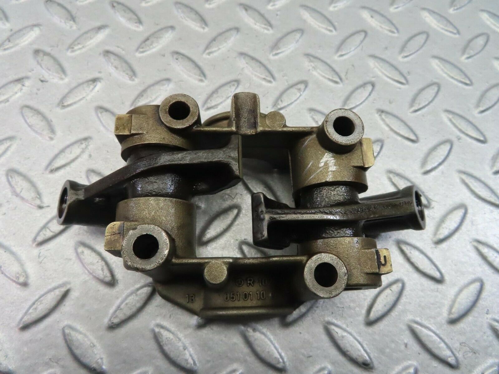 8574 Mercedes-Benz S123 Rocker Arms Camshaft Bearing Block 1020510110