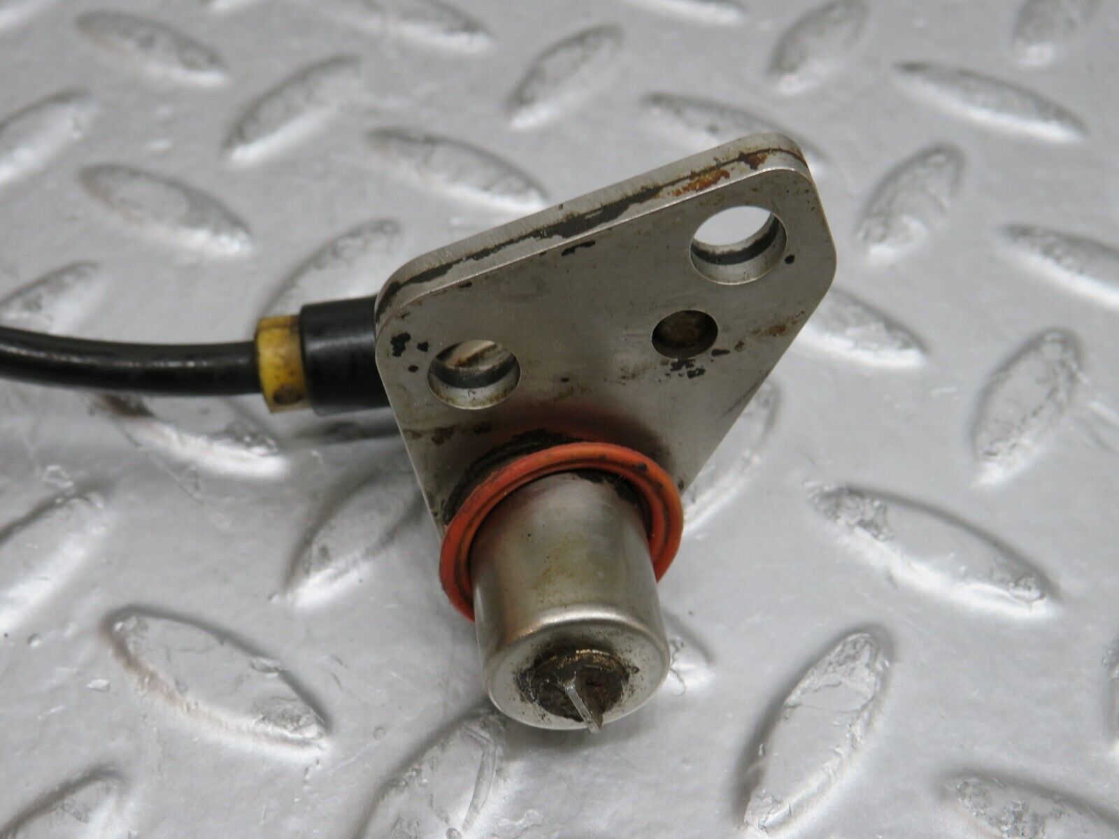 29590 Mercedes-Benz W124 230E ABS Sensor 0265001110