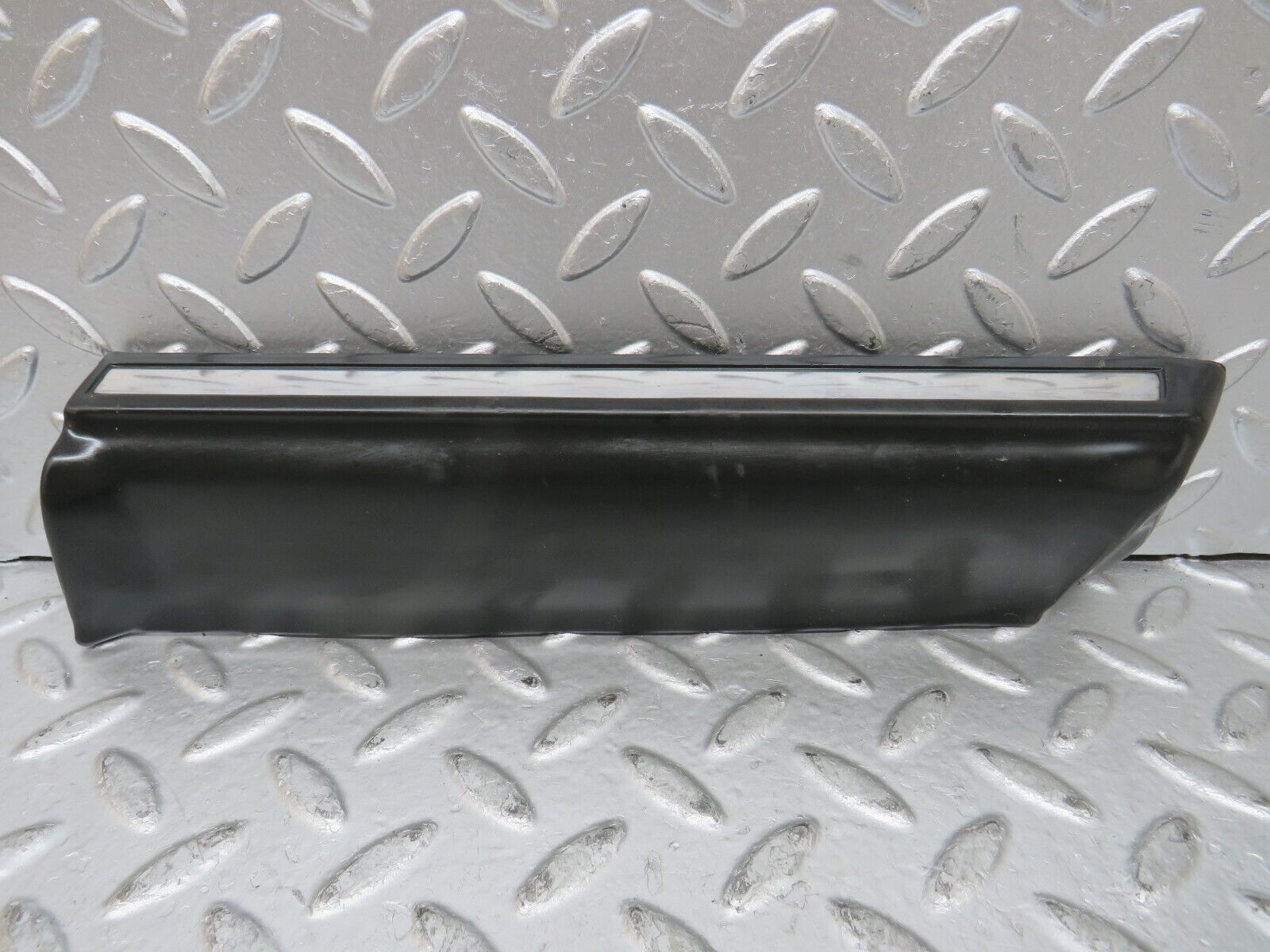 32004 Mercedes-Benz W123 230E Front Right Fender Wing Lower Moulding Trim