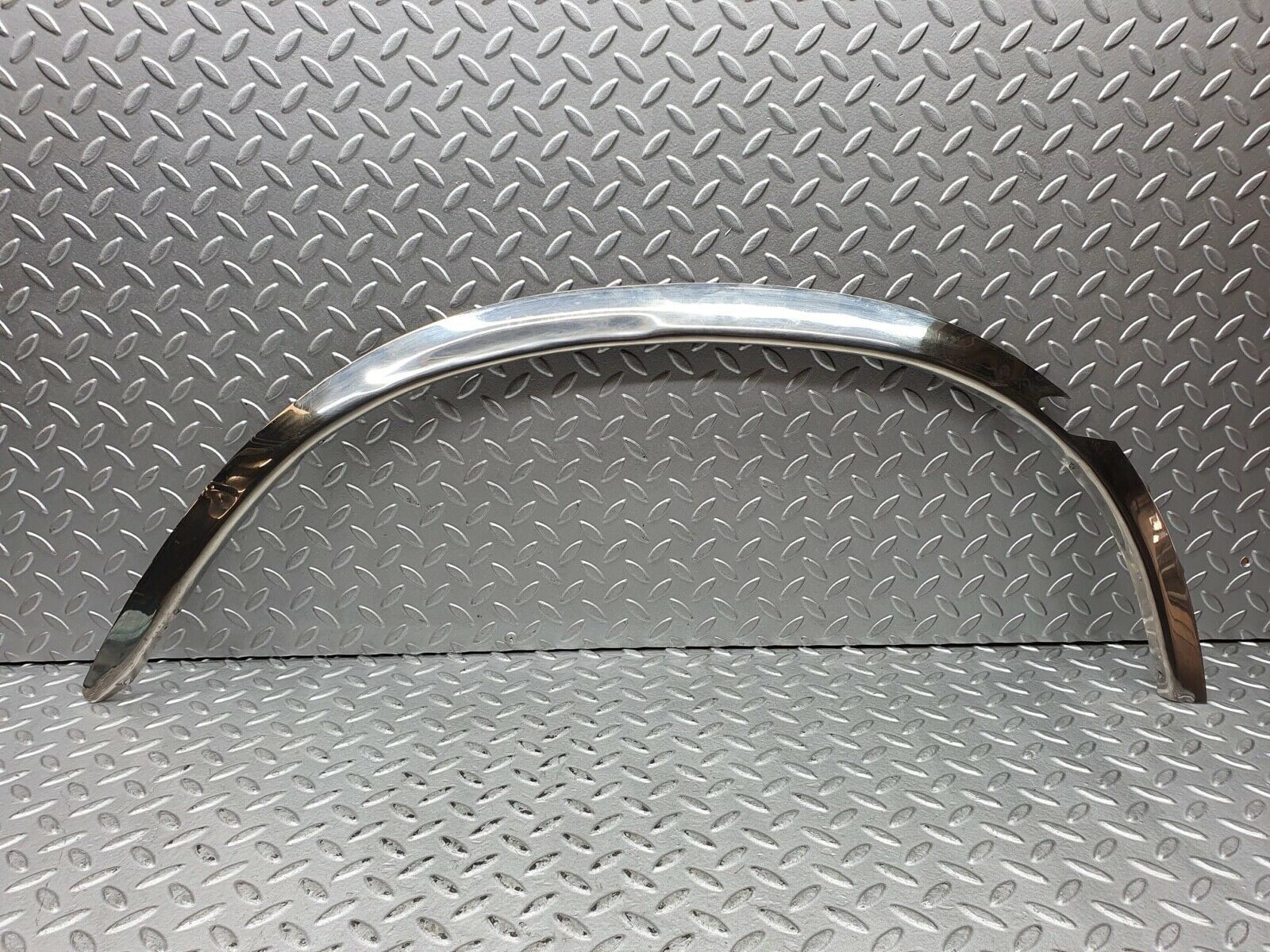 0141 Mercedes-Benz W116 350SE Rear Left Chrome Wheel Arch Trim