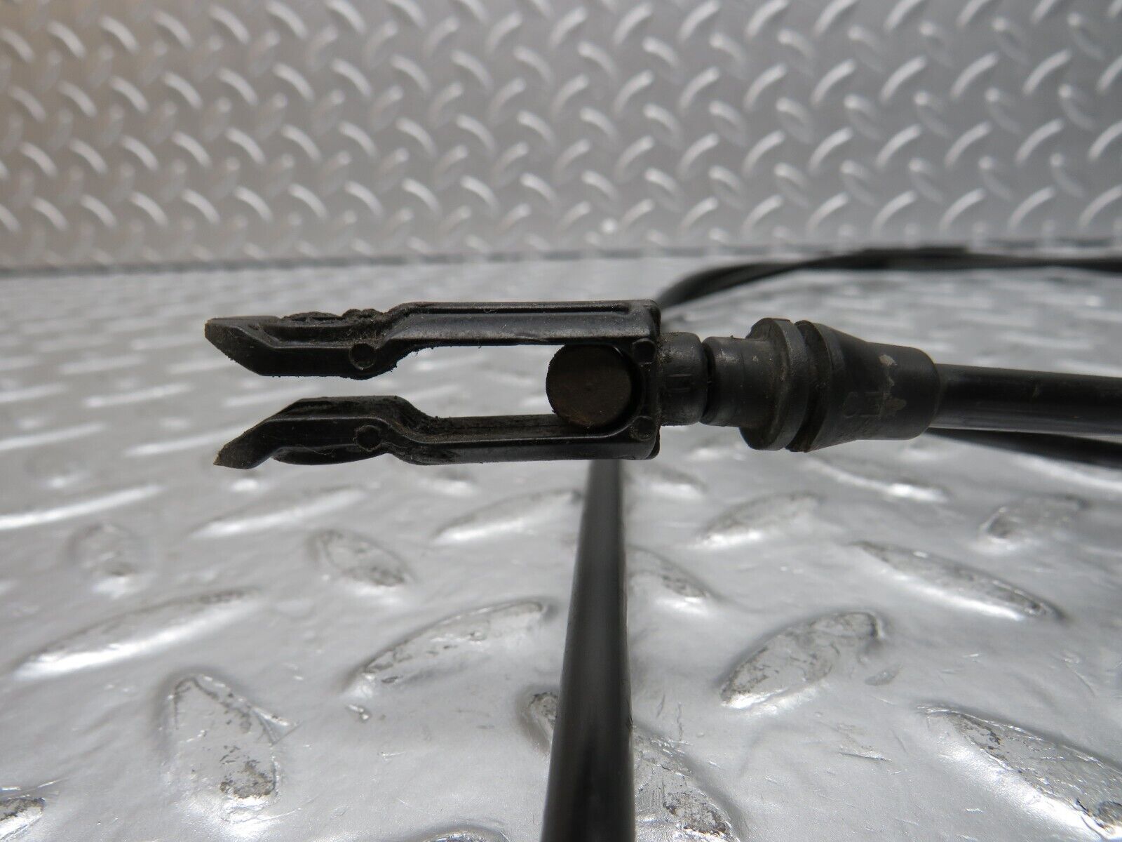 31520 Mercedes-Benz S124 220TE Wagon Bonnet Release Cable 1239970681