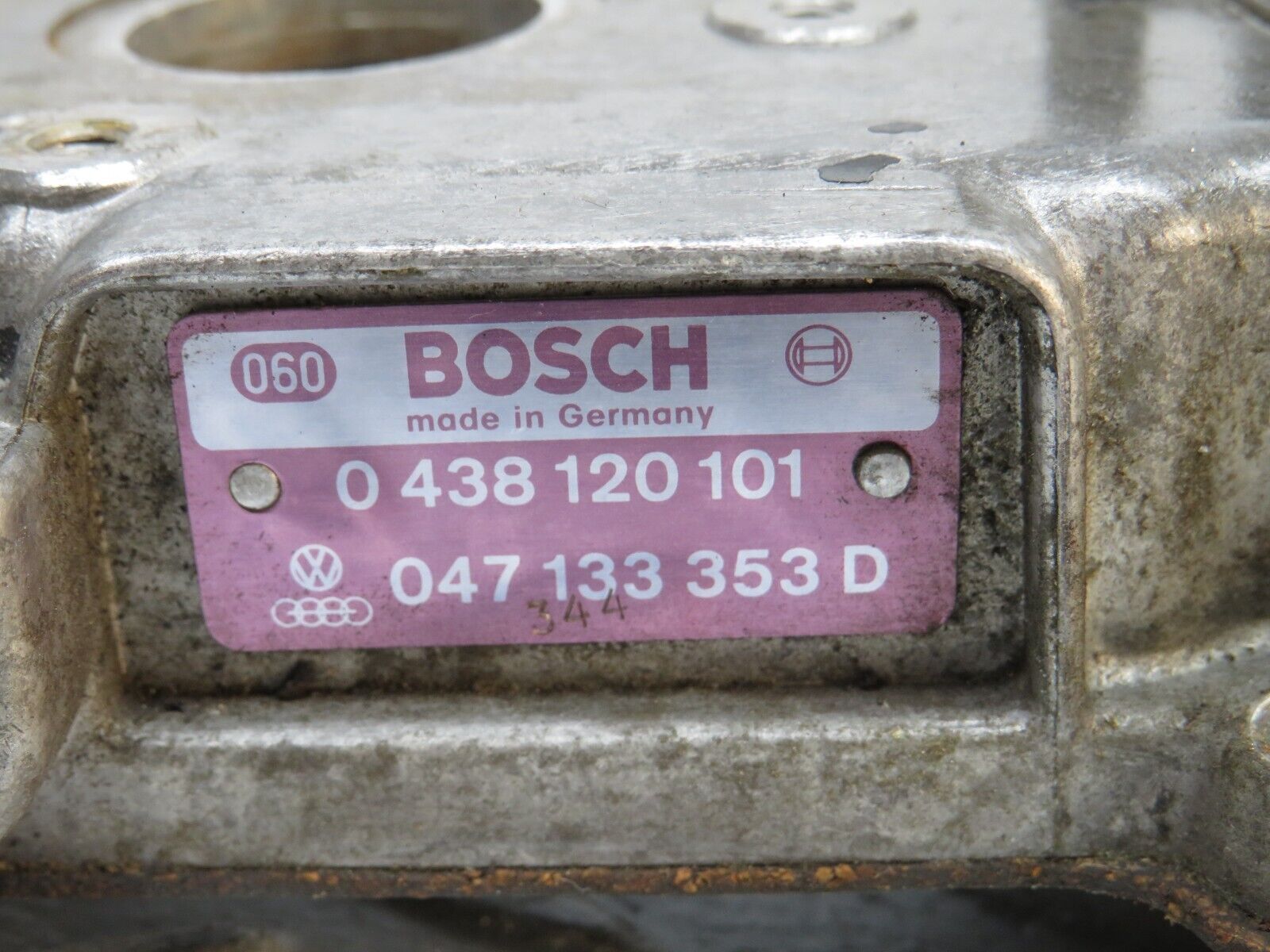 30012 Porsche 924 Air Flow Mass Meter Sensor Bosch 0438120101 047133353