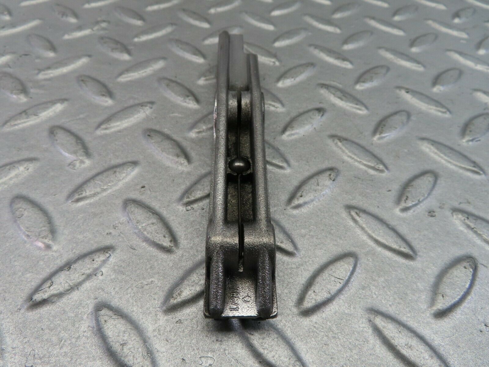 8052 Mercedes-Benz W115 220D Timing Chain Guide Rail