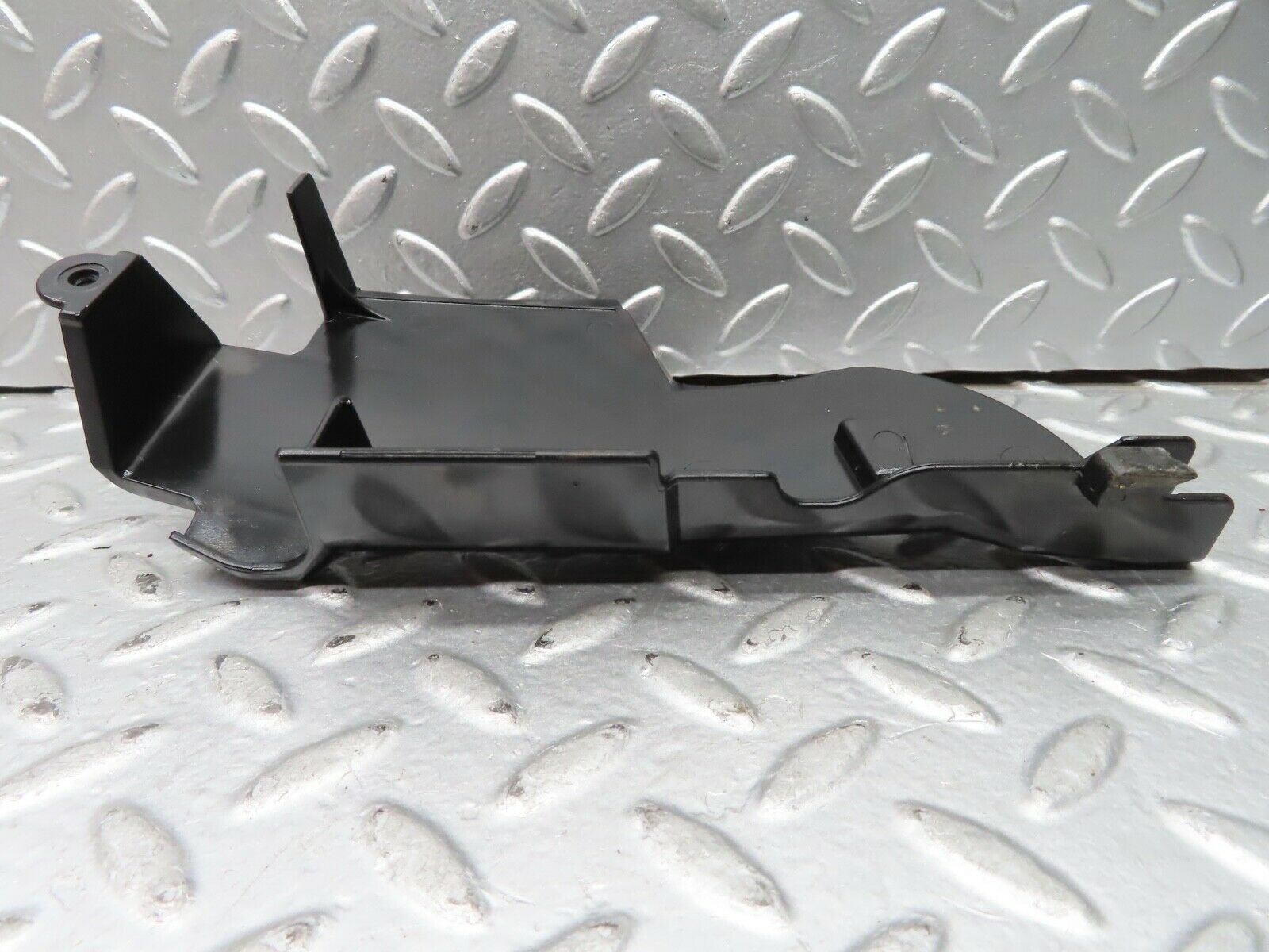 21627 Mercedes-Benz W126 300SE Front Left Door Lock Inner Cover 1267230308