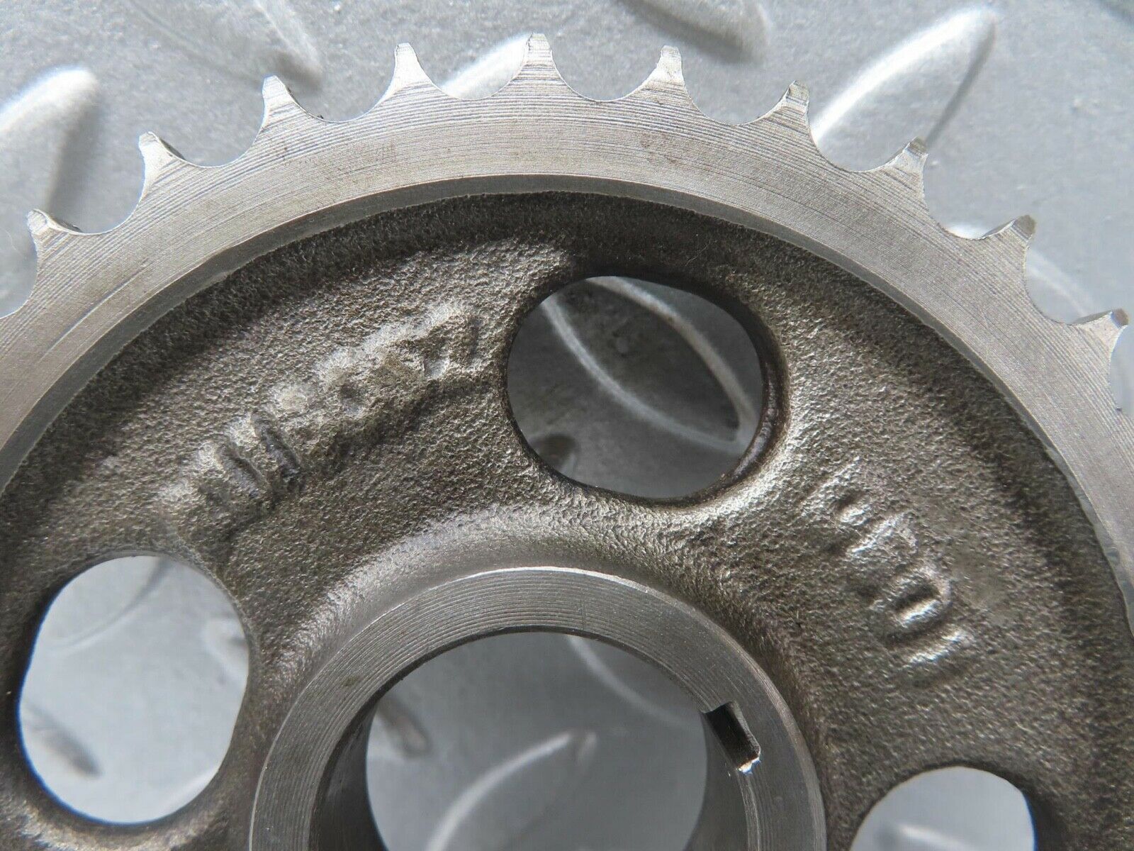 0926 Mercedes-Benz C107 350SLC Coupe Coupe Camshaft Timing Gear 1160520601