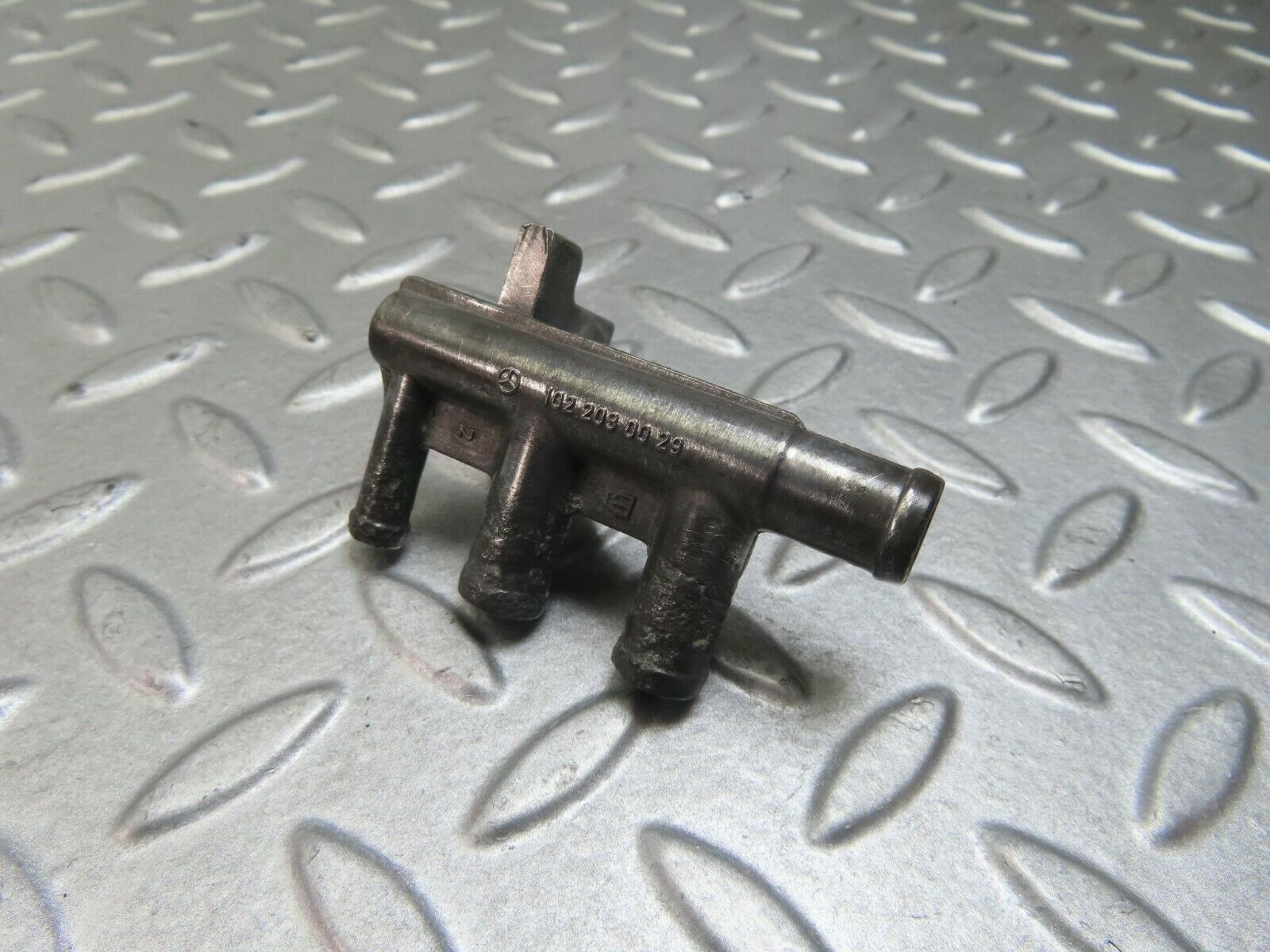 8799 Mercedes-Benz W123 Distributor For Carburettor 1022030029