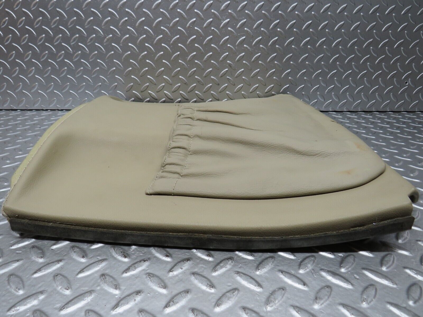 26633 Mercedes-Benz C124 220CE Front Right Seat Rear Cover Beige 1249140023