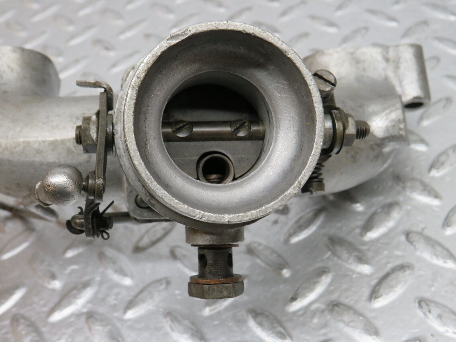 0261 Mercedes-Benz W120 Ponton Throttle Body And Intake Manifold 6360700227