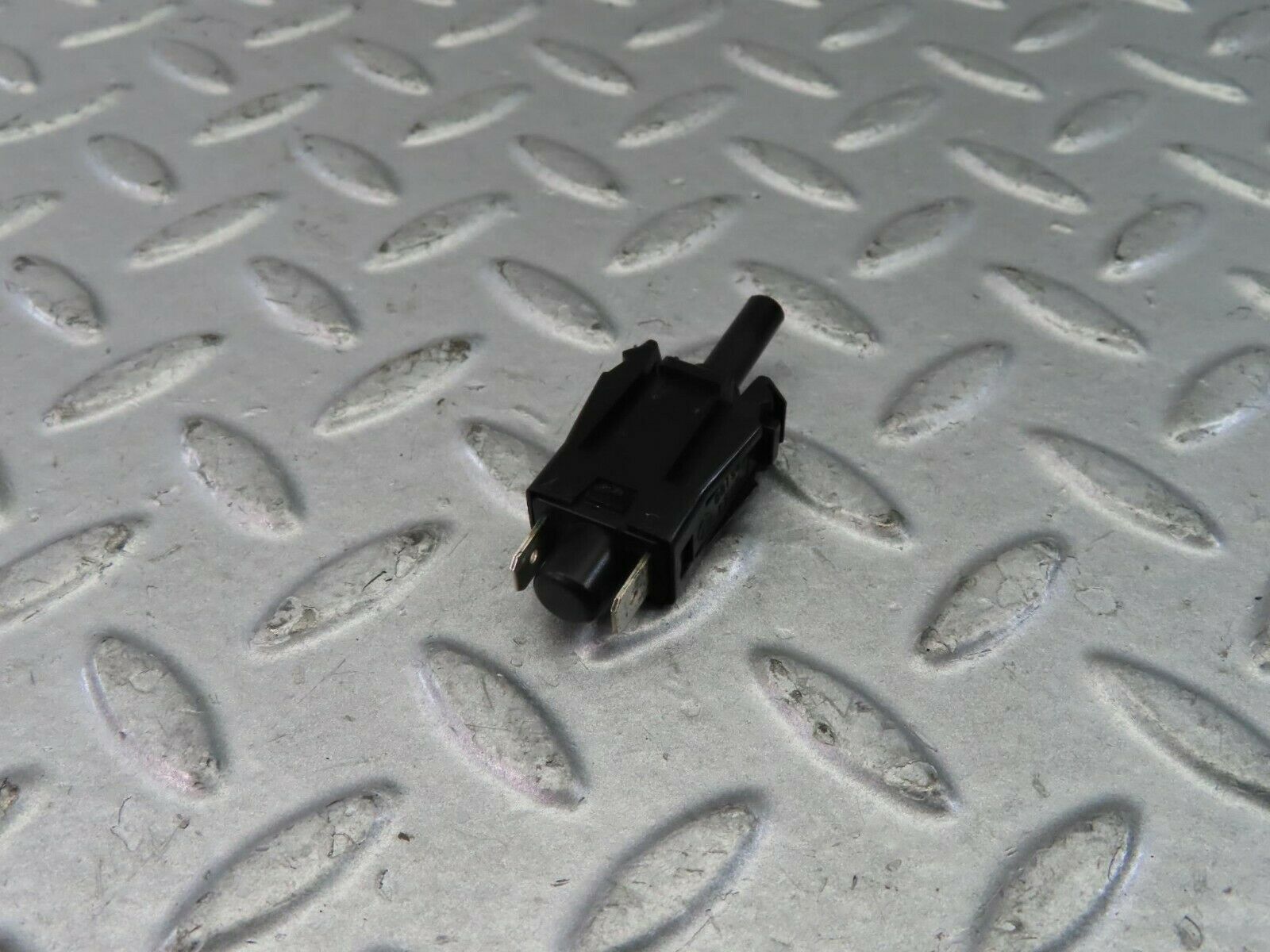 9461 Mercedes-Benz C124 300CE Coupe Door Contact Switch 0015458714