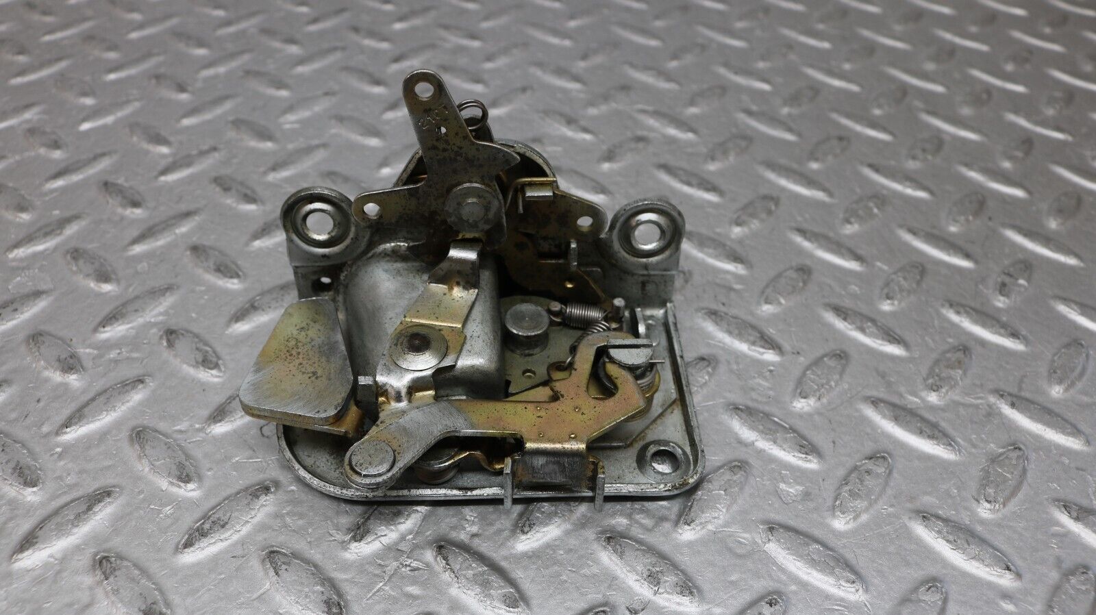 37266 Mercedes-Benz W109 300SEL Front Right Door Lock Mechanism