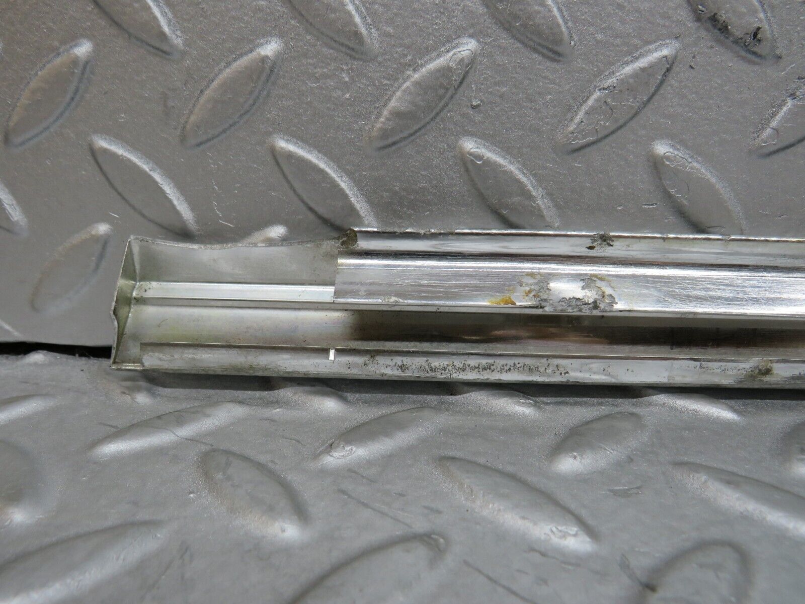 37312 Mercedes-Benz W109 300SEL Front Left Door Chrome Moulding Trim