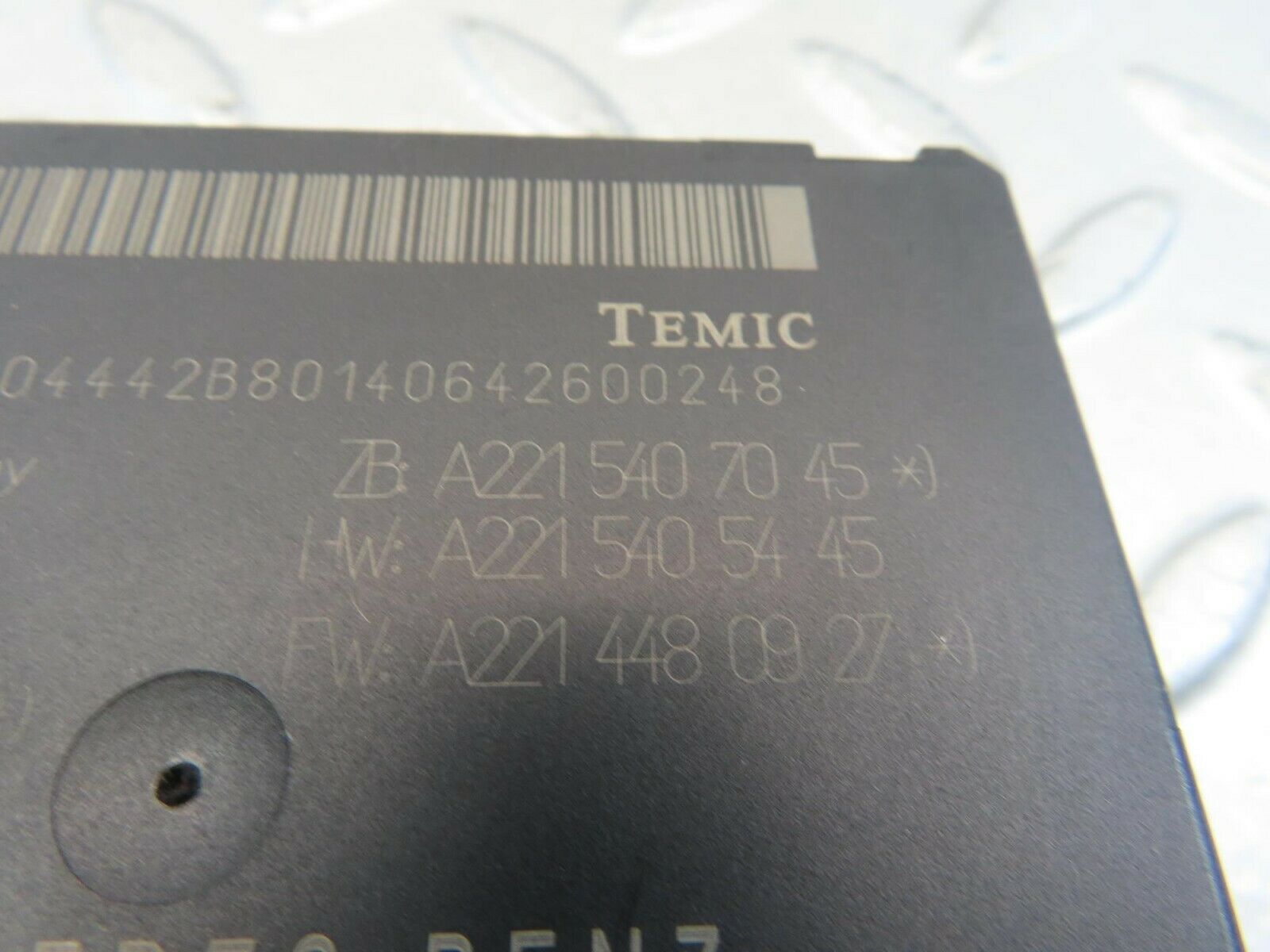 11126 Mercedes-Benz W221 S320 Central Gateway ECU 2215407045