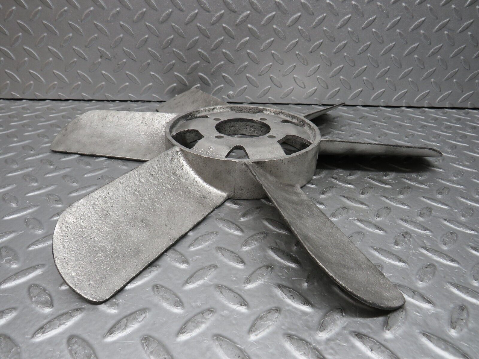 37640 Mercedes-Benz W109 300SEL Engine Cooling Fan 1082050206