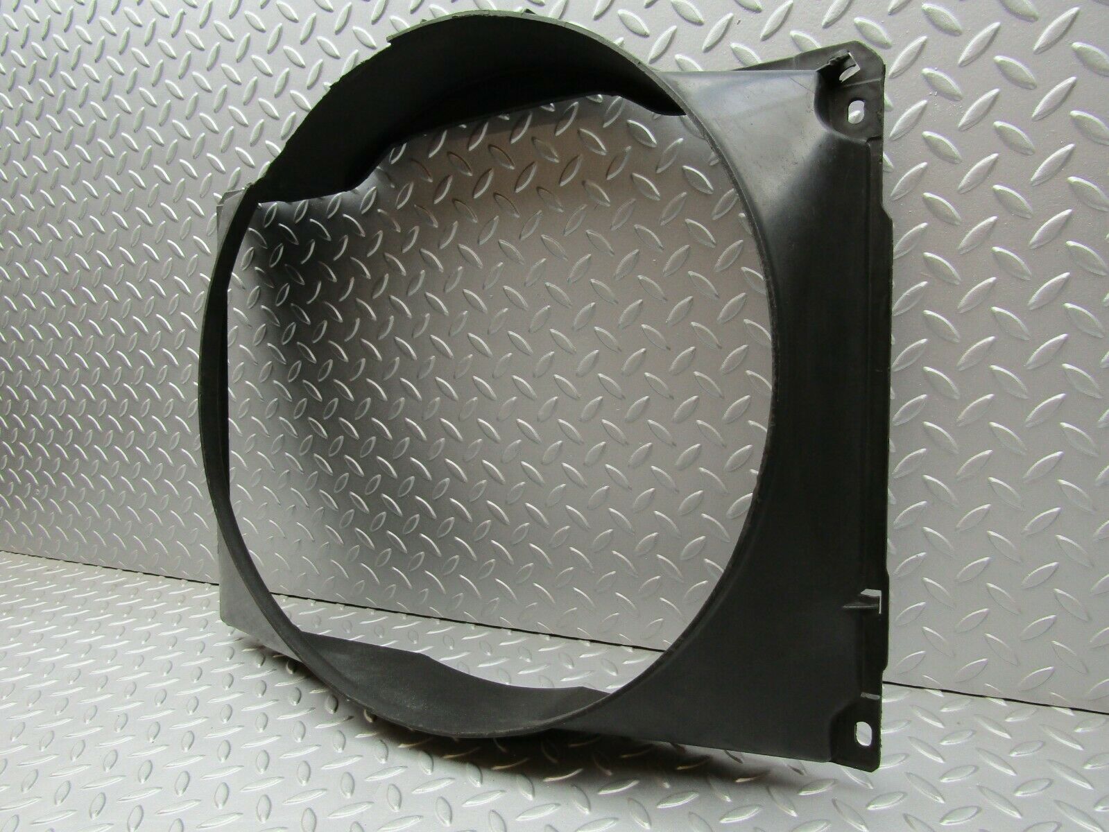 3288 Mercedes-Benz W115 220D Radiator Fan Shroud Fan Cover 1155050355