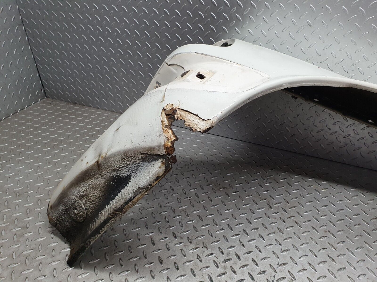 40810 Mercedes-Benz W123 300D Front Left Wing Fender