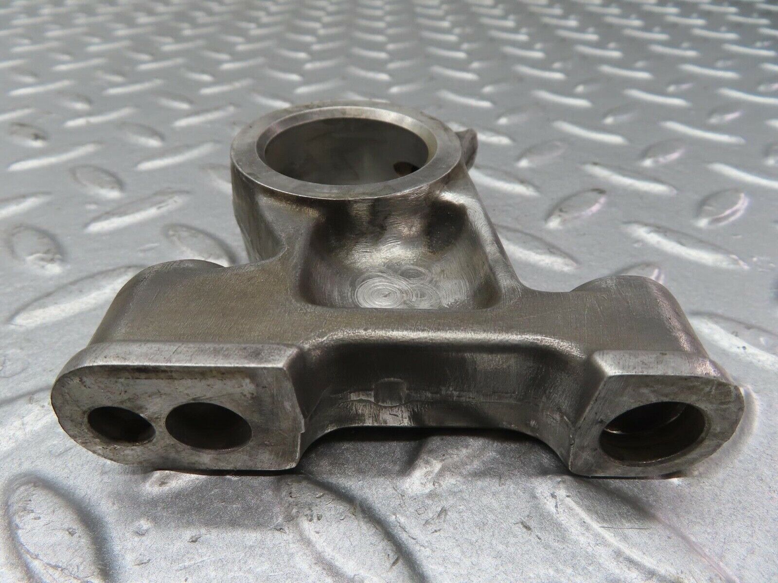 13359 Mercedes-Benz C107 350SLC Coupe Camshaft Tower Bearing