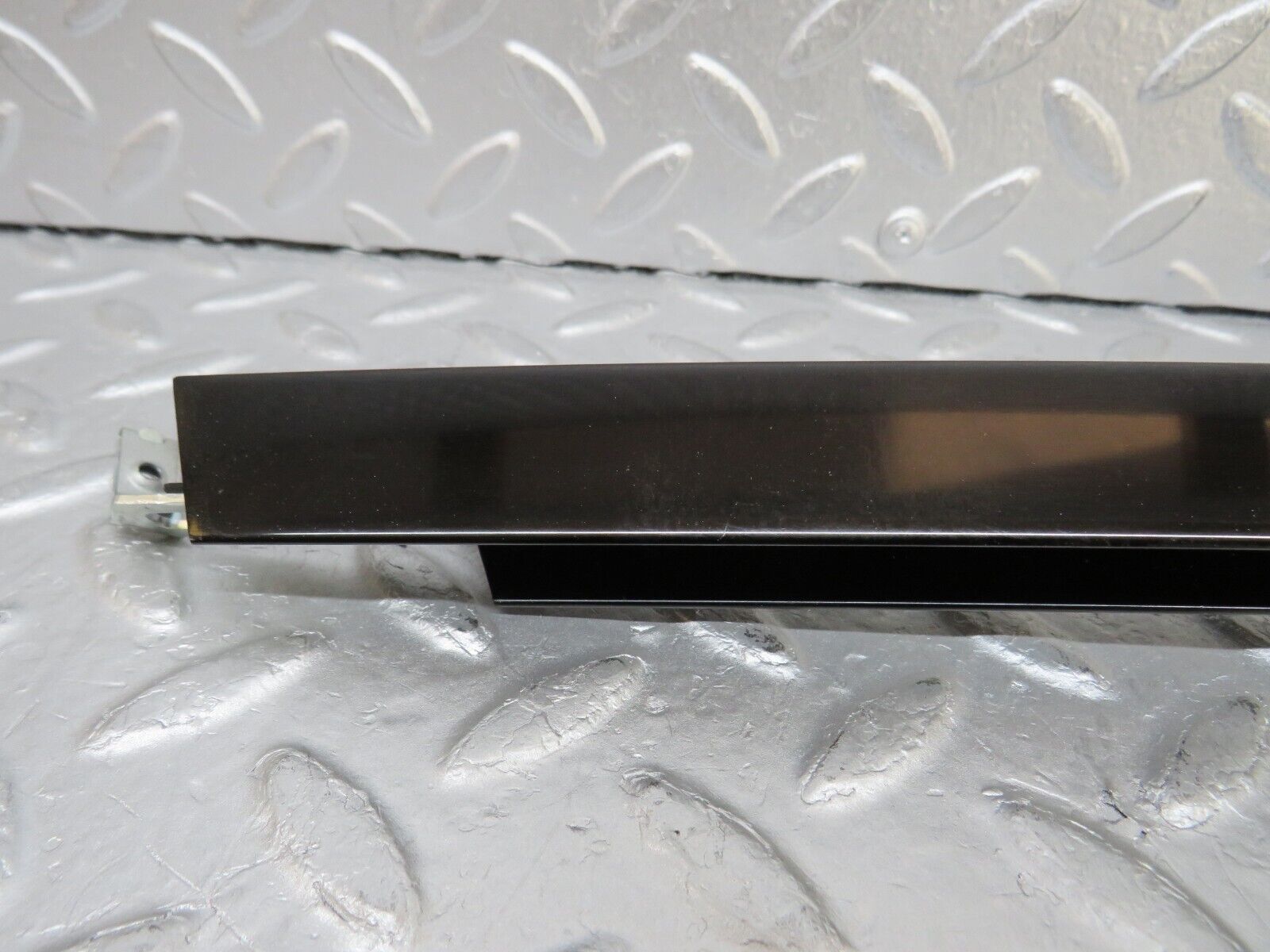 35256 Mercedes-Benz W221 Rear Right Door Window Channel 2217300219