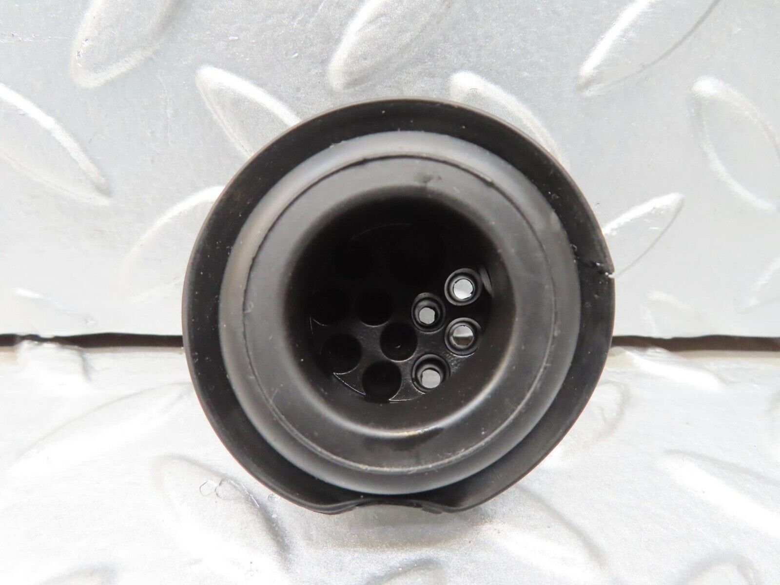 16477 Mercedes-Benz W124 260E Firewall Rubber Grommet 0089971781