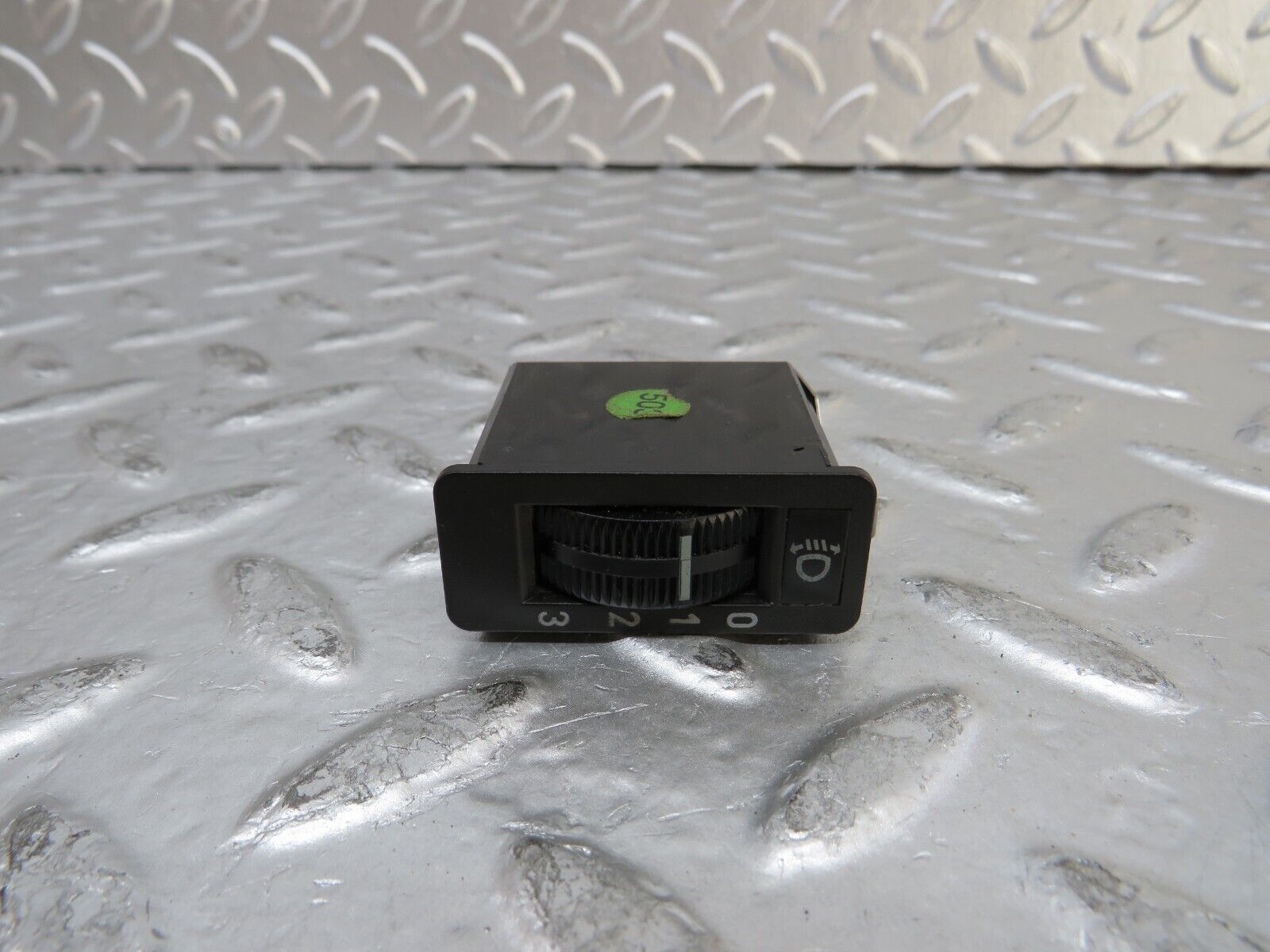 26916 Mercedes-Benz W123 240D Headlight Level Switch 0008000773