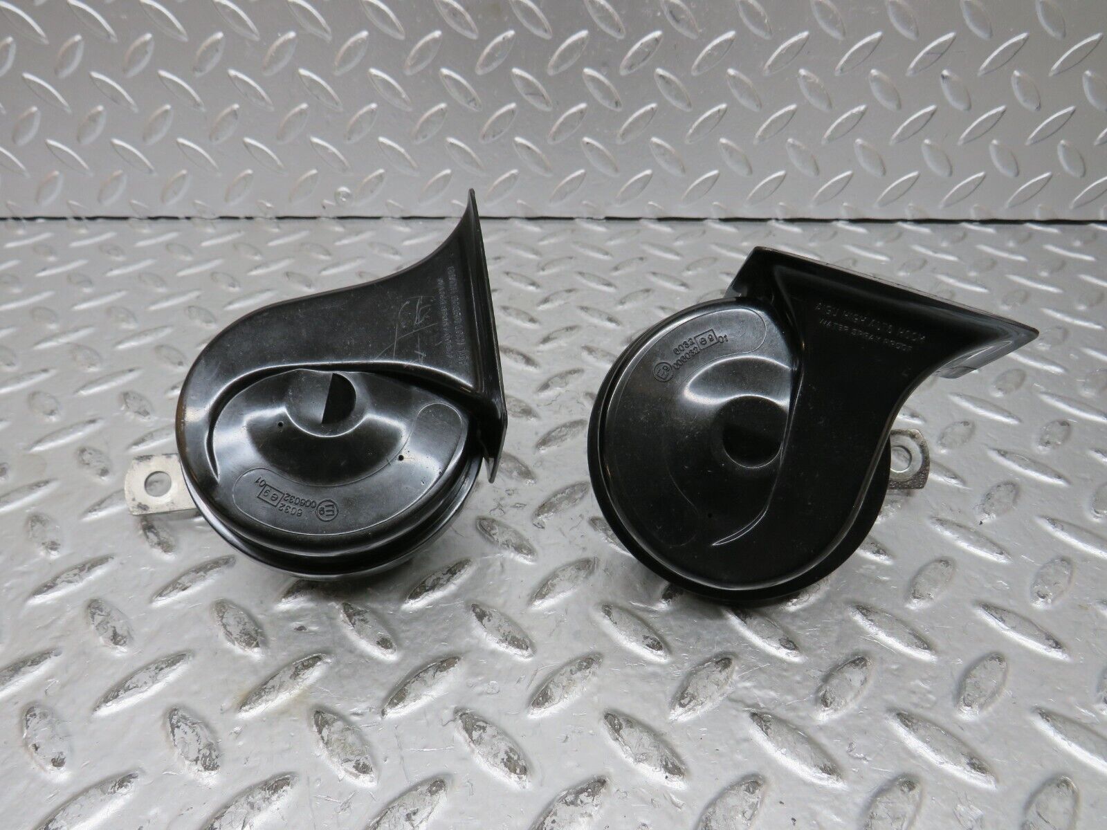 27805 Mercedes-Benz S124 300TE Wagon Horn Bosch Pair