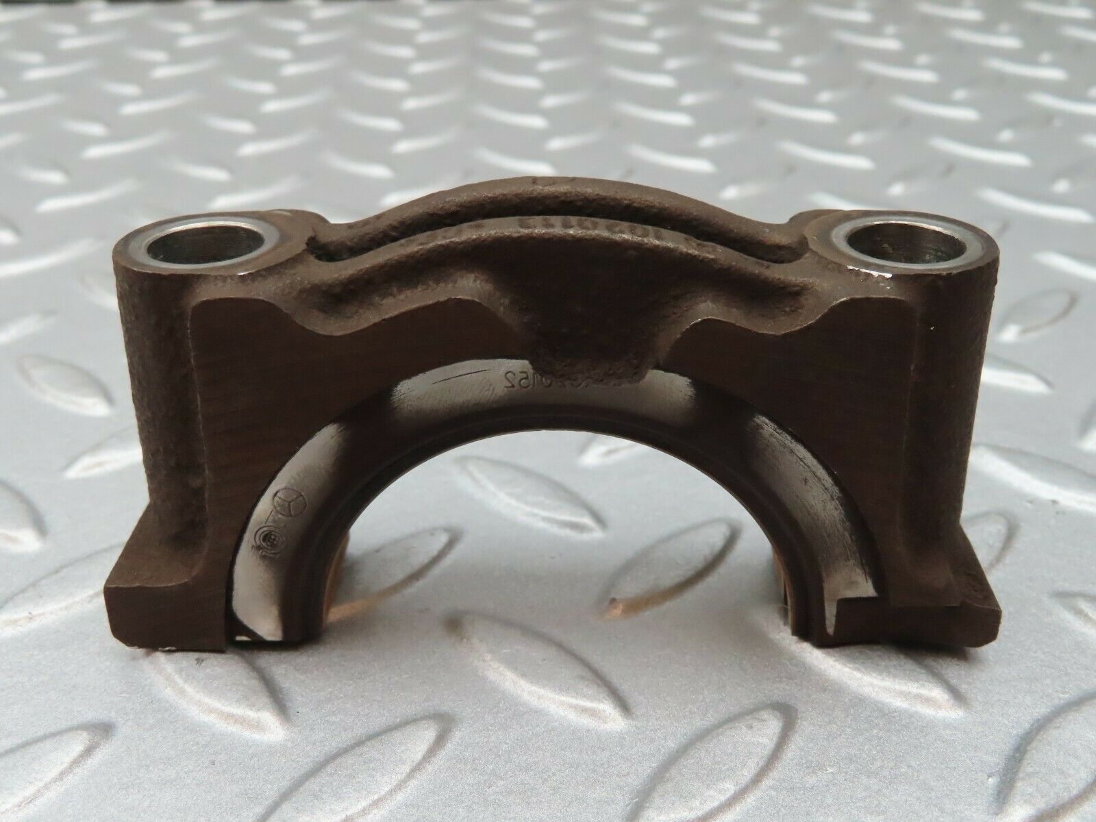 3953 Mercedes-Benz S123 200T Wagon Crankshaft Bearing Holder Block 1020113