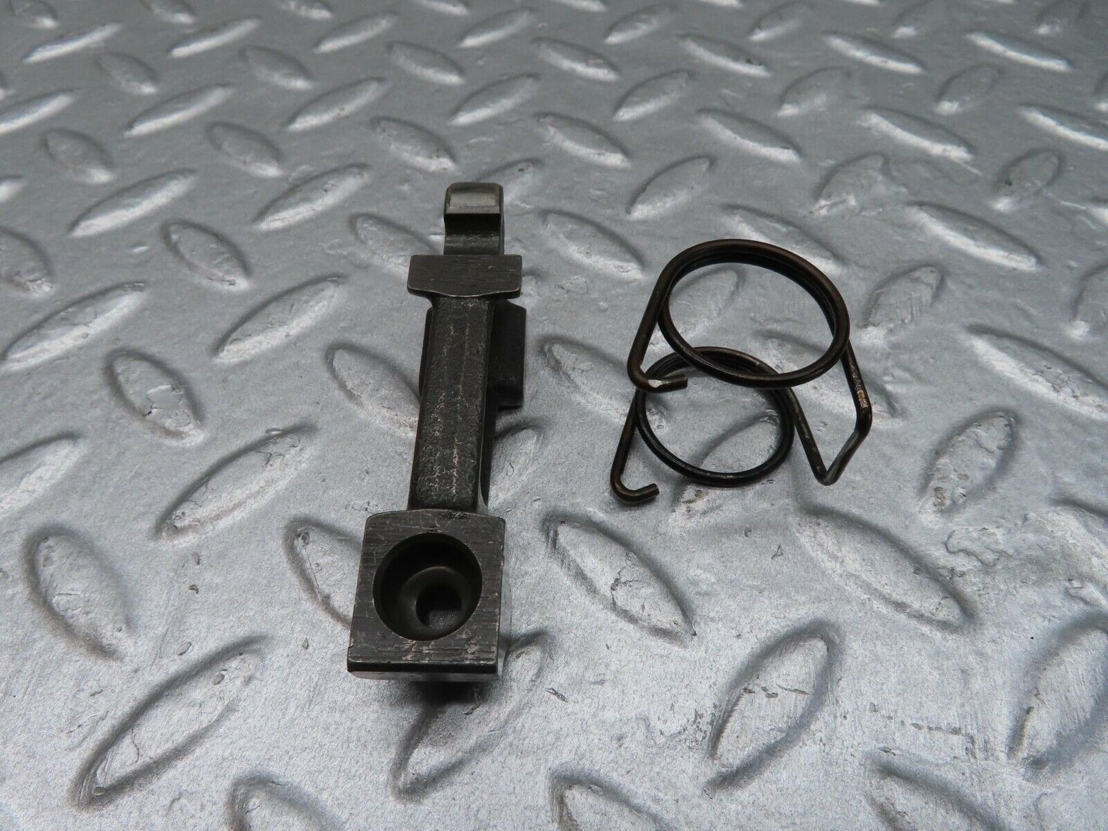 12871 Mercedes-Benz W111 220SE Valve Rocker Arm With Retaining Spring