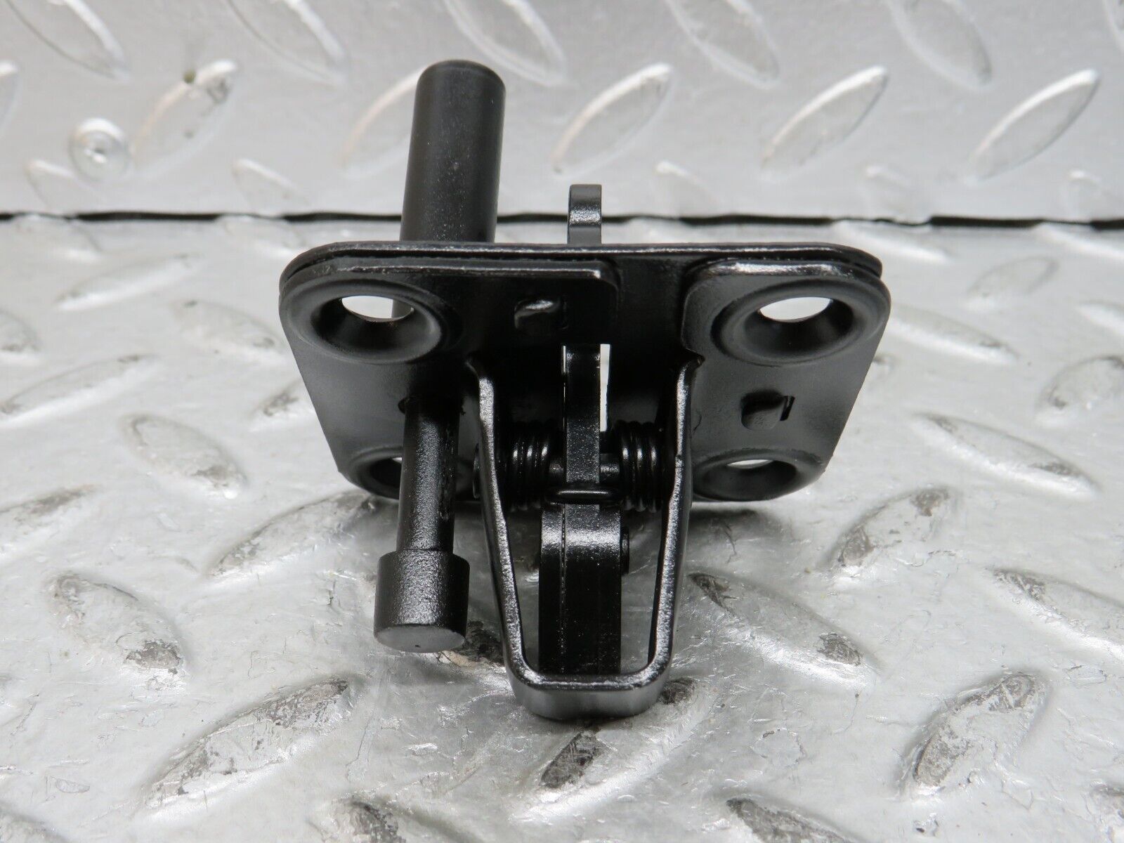 28375 Mercedes-Benz S123 240D Wagon Bonnet Lock Latch