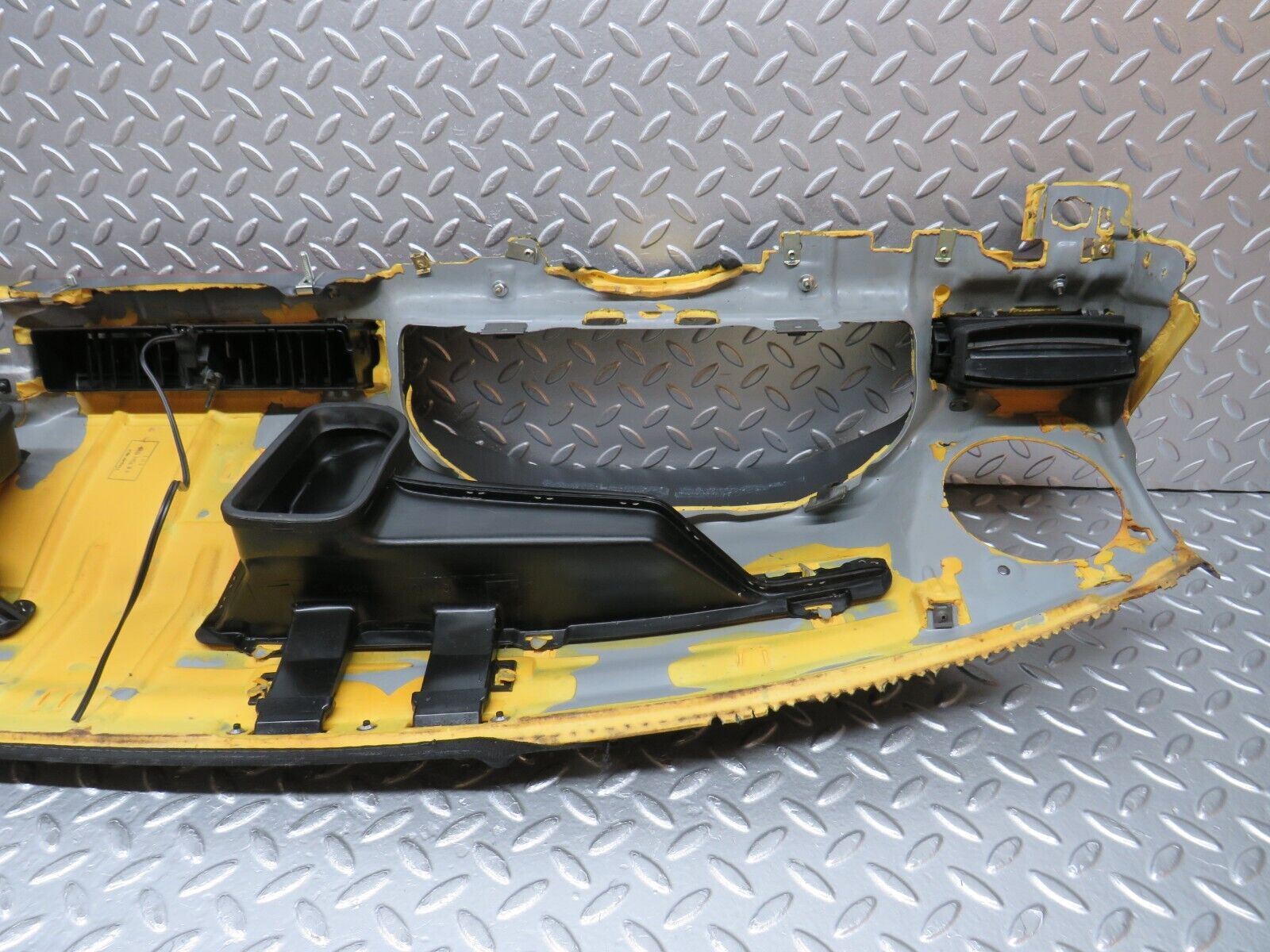 31338 Mercedes-Benz S124 220TE Wagon Dashboard Black