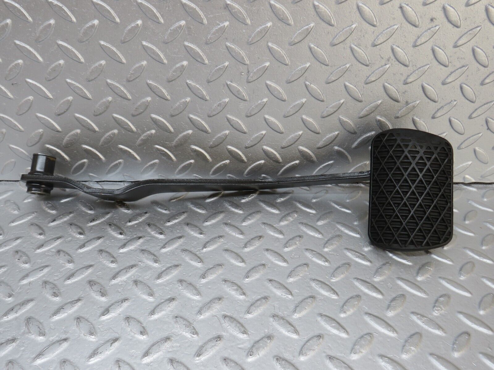 36162 Mercedes-Benz W126 420SE Brake Pedal With Rubber 1232910082