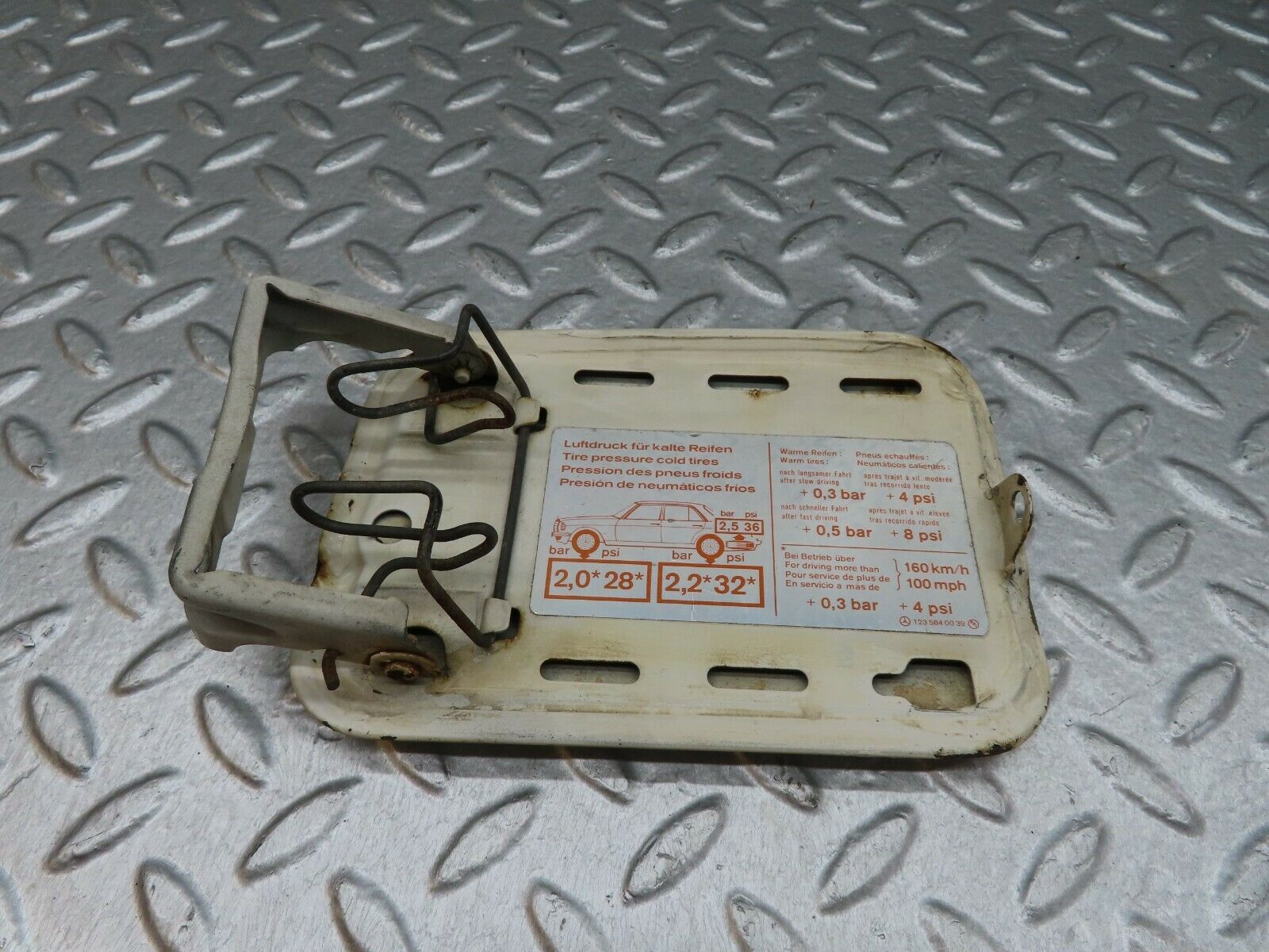 18052 Mercedes-Benz W123 200 Fuel Tank Flap Cap 1235840039