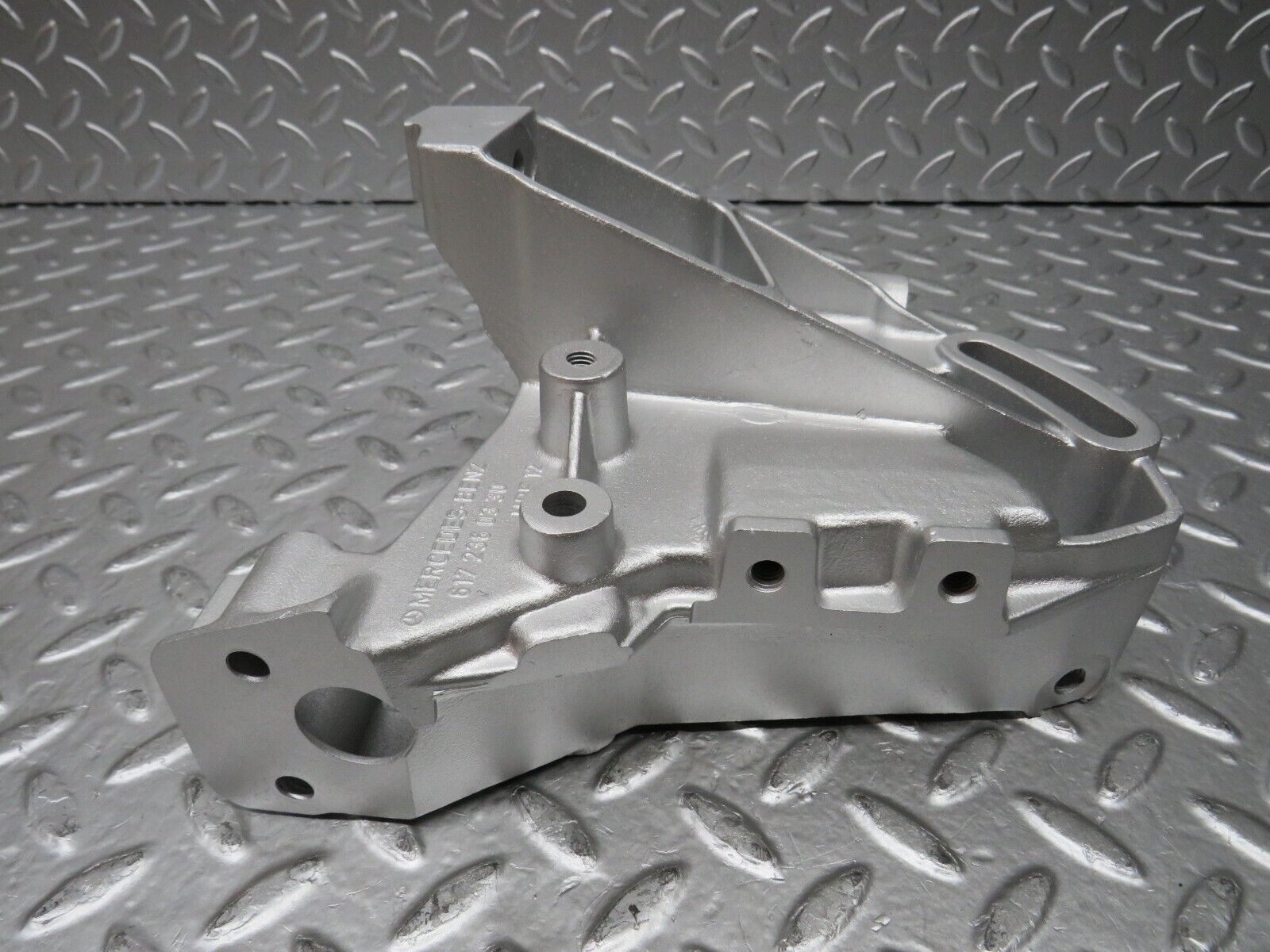 26825 Mercedes-Benz W123 240D Power Steering Pump Bracket 6172360330