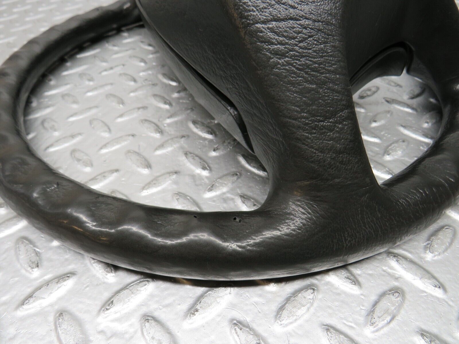 30257 Mercedes-Benz W124 230E Steering Wheel