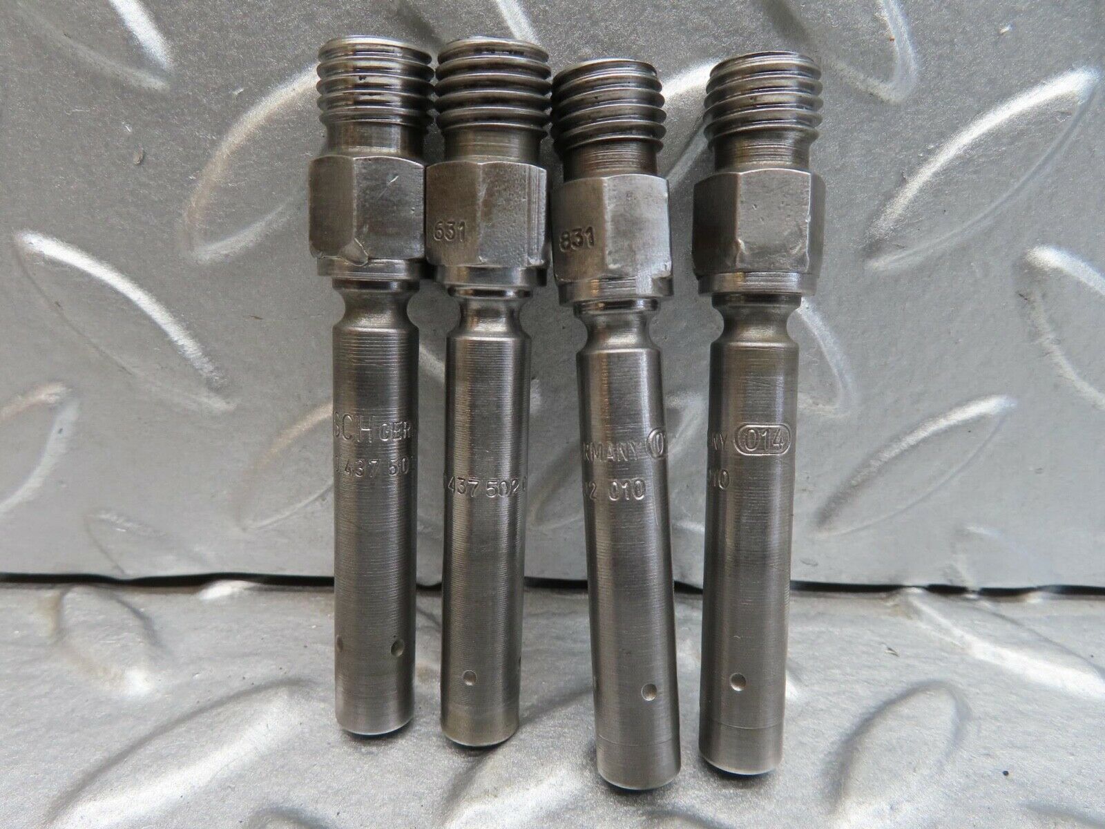 14400 Mercedes-Benz W116 350SE 4x Fuel Injectors Bosch 0437502010