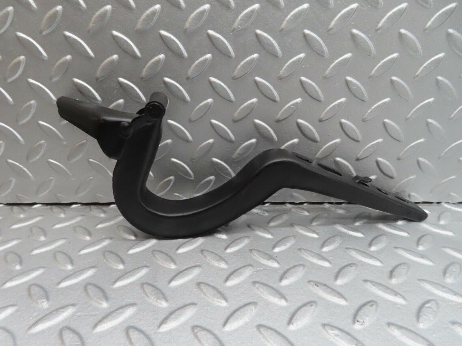 15992 Mercedes-Benz W123 280E Trunk Hinge Right Side 1237500287