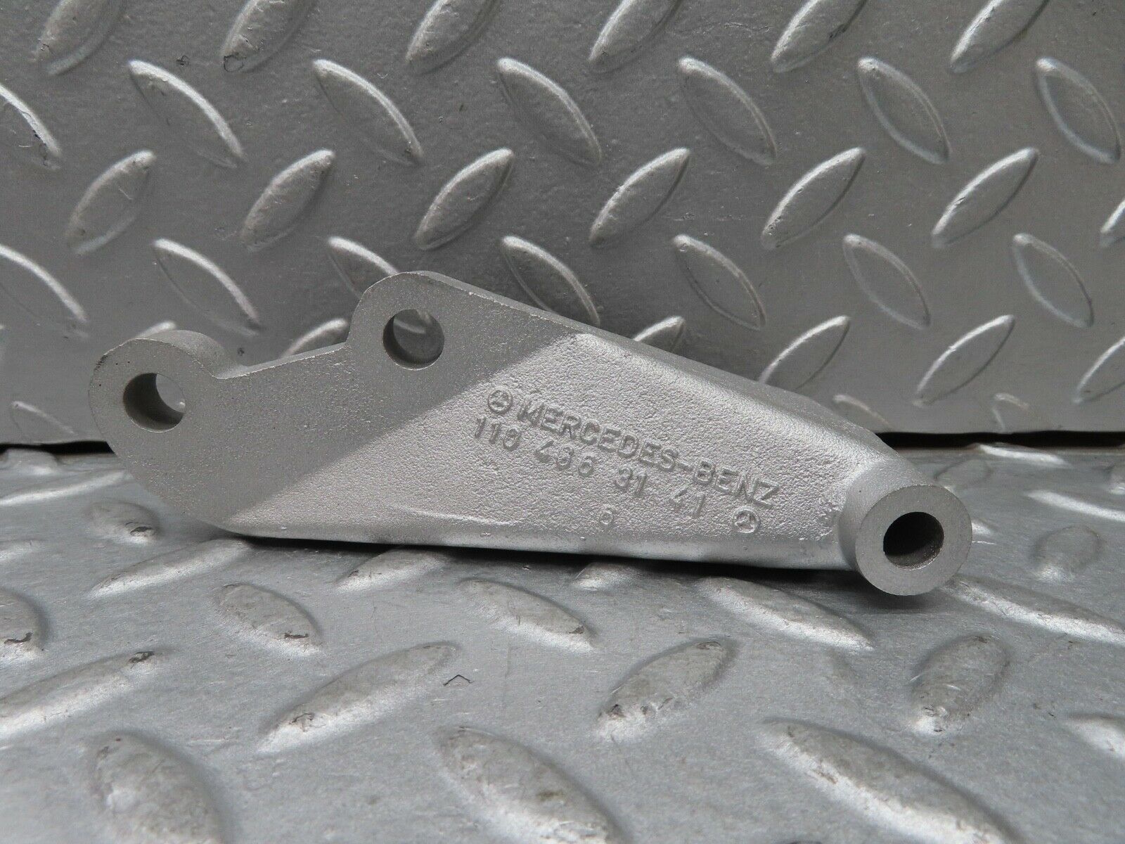 16974 Mercedes-Benz C123 280CE Coupe Power Steering Pump Bracket 1104663141