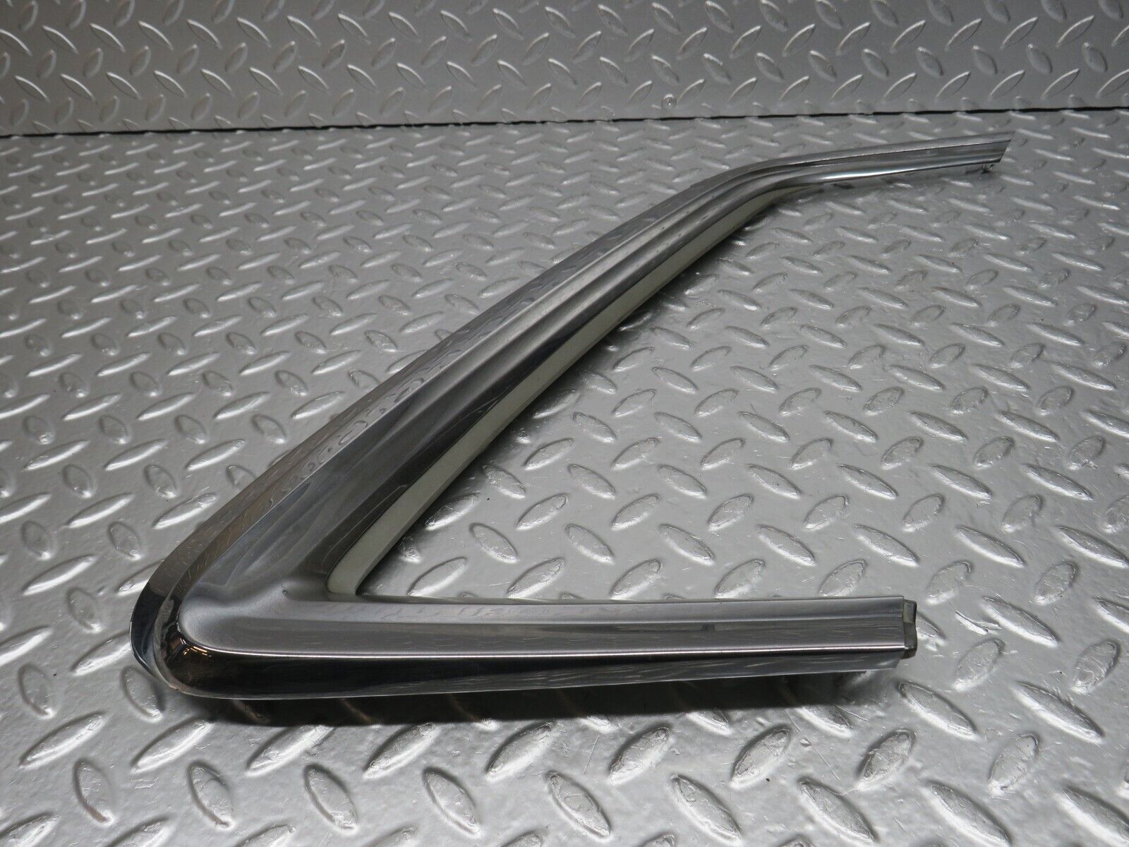 0695 Mercedes-Benz C107 350SLC Coupe Window Trim Chrome Right Side 1076980289