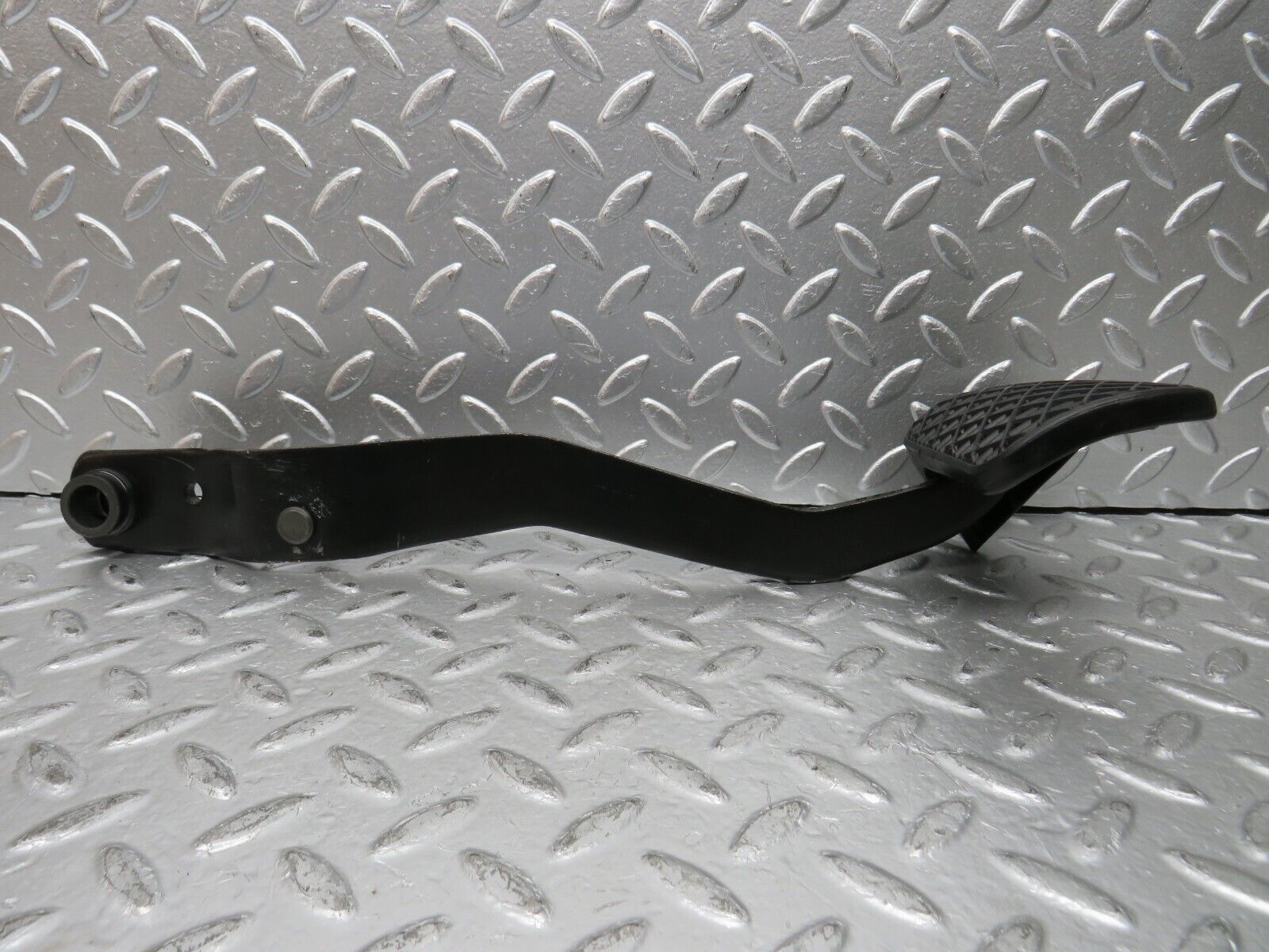 29808 Mercedes-Benz W123 230E Brake Pedal With Rubber 1232910082