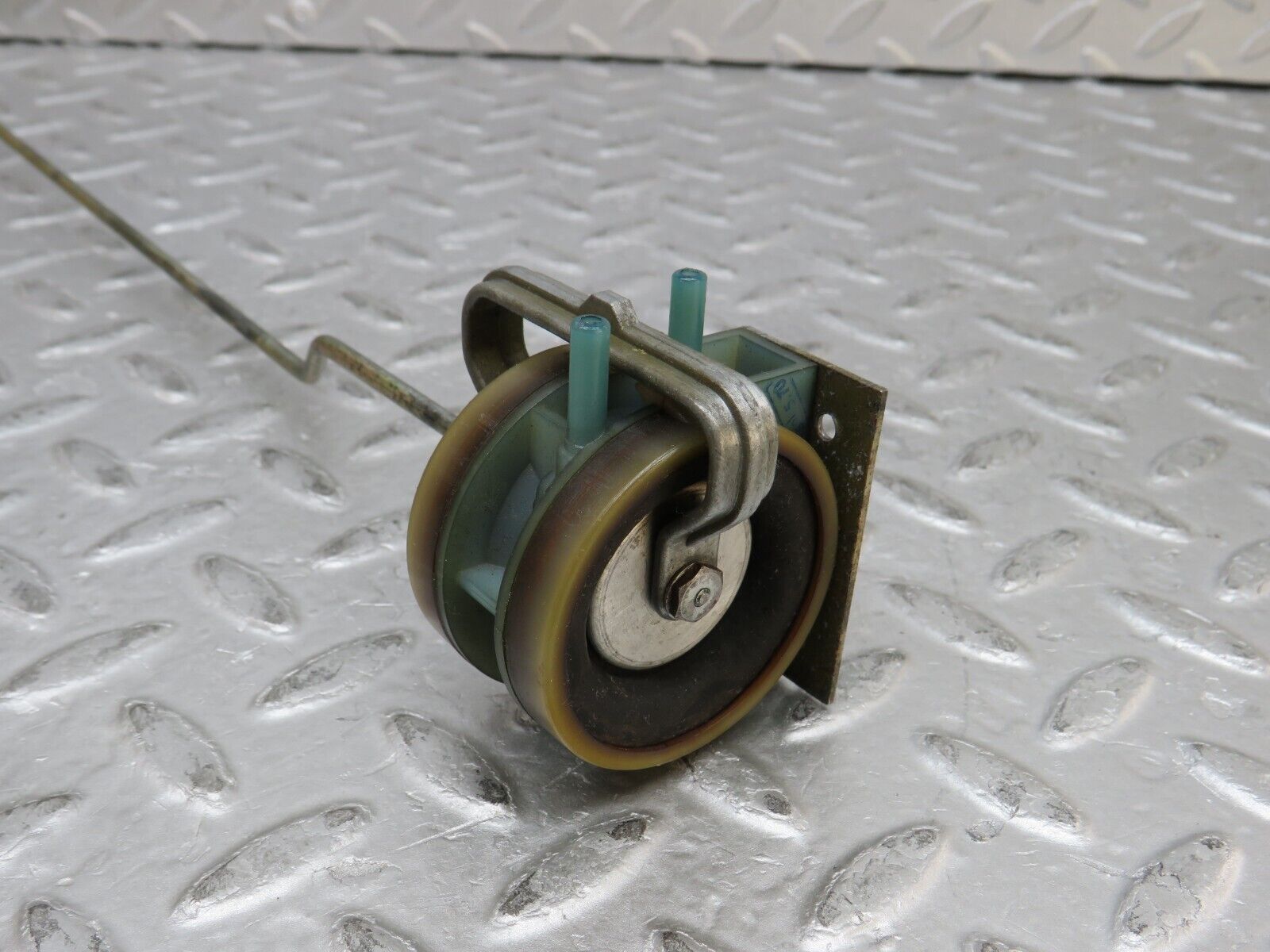 37293 Mercedes-Benz W109 300SEL Rear Left Door Lock Vacuum Actuator