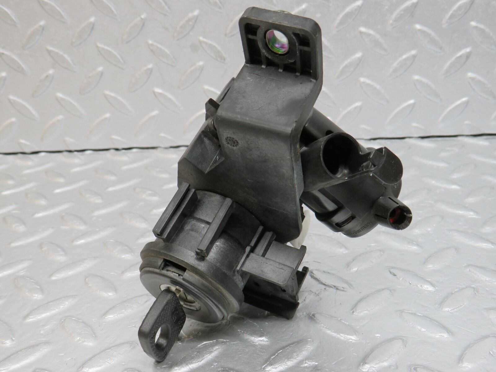 39772 Mercedes-Benz R129 320SL Coupe Trunk Lock With Key